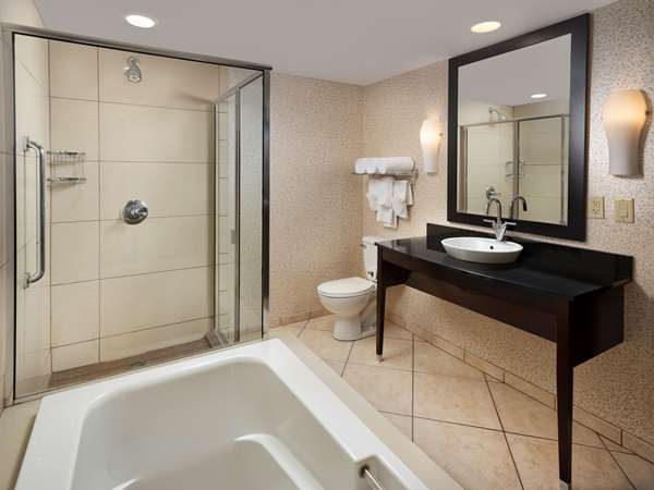  - DoubleTree by Hilton Hotel Chattanooga