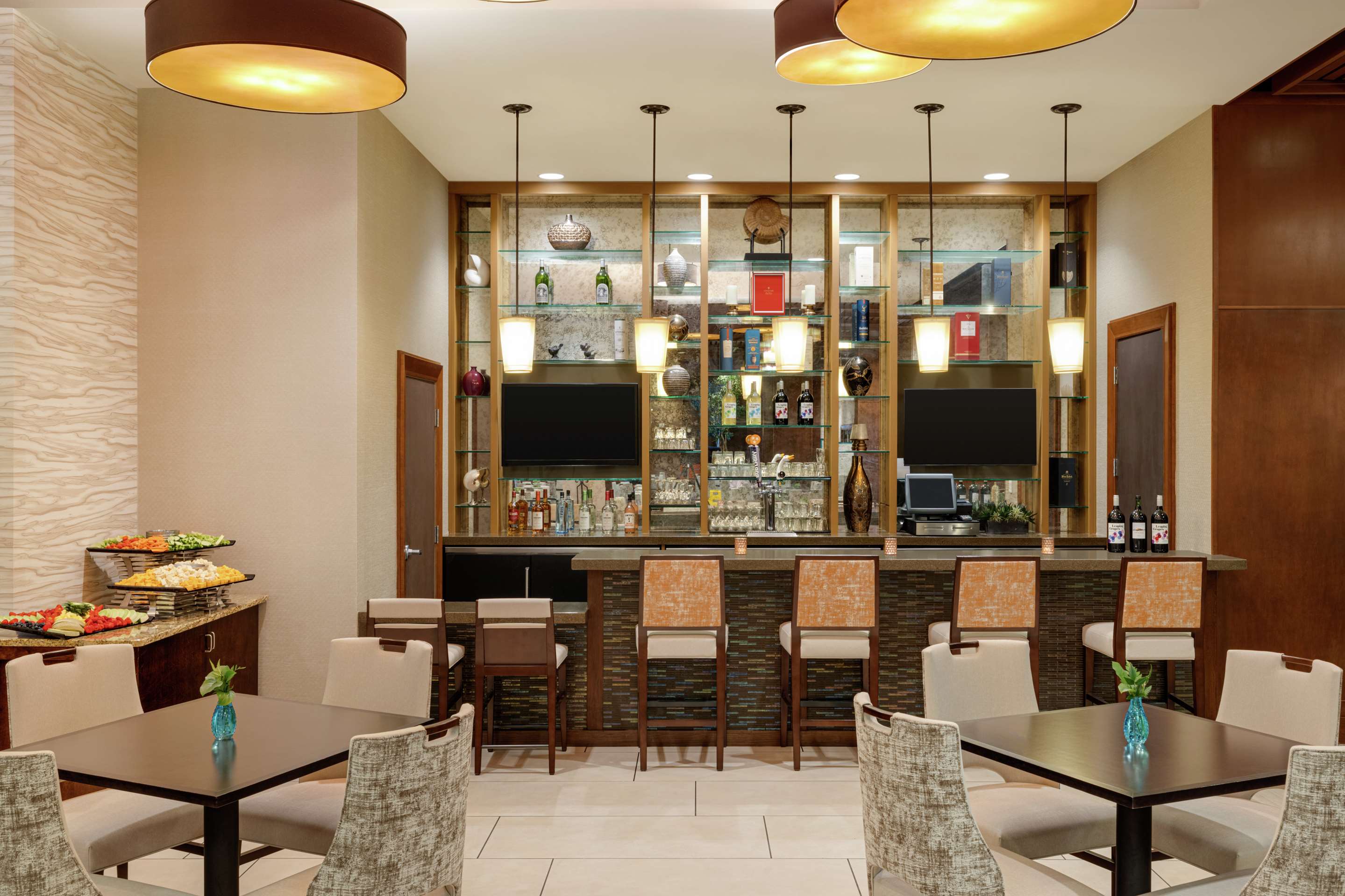 BarLounge | Embassy Suites Chattanooga / Hamilton Place