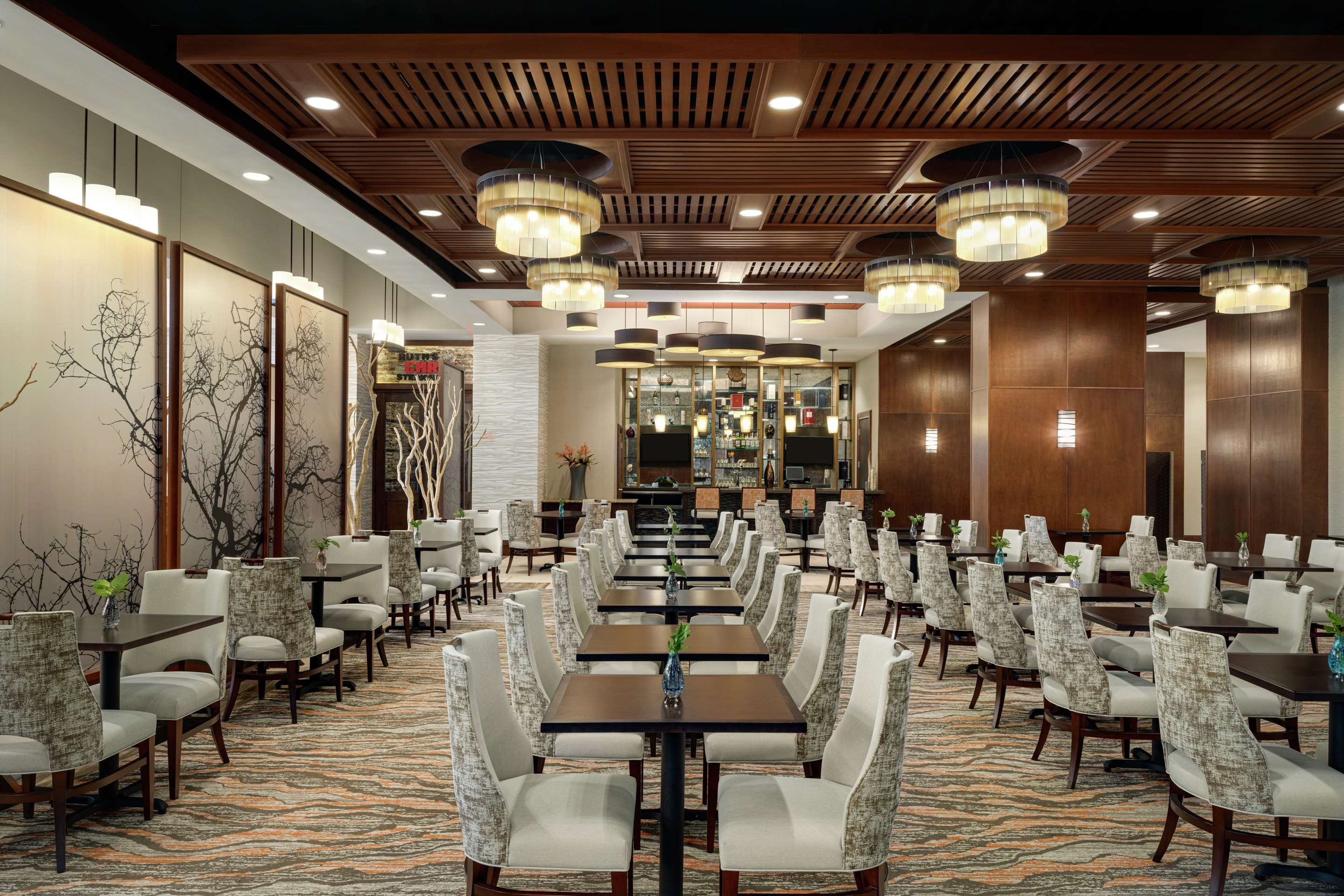 Breakfast Area | Embassy Suites Chattanooga / Hamilton Place