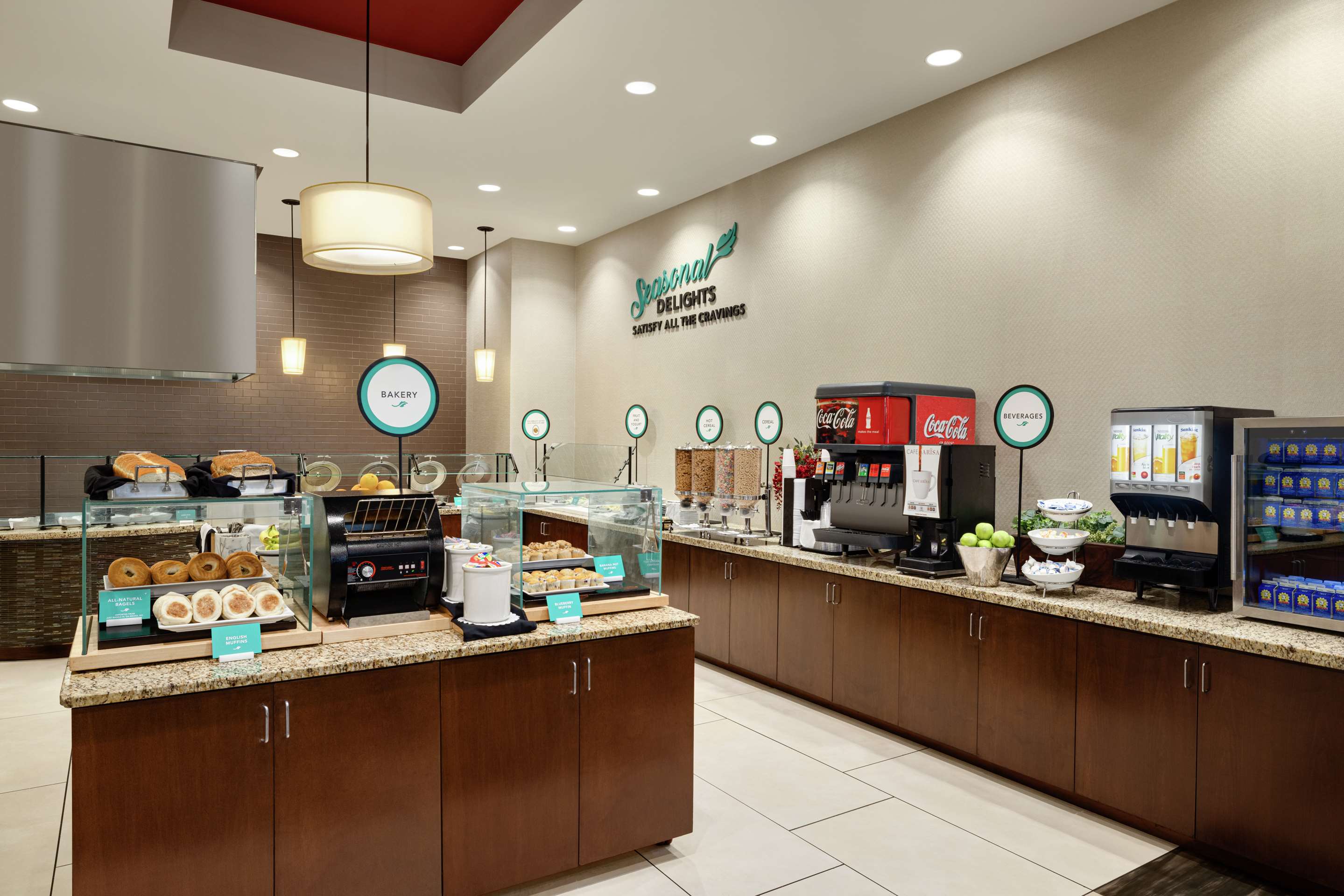 Breakfast Area | Embassy Suites Chattanooga / Hamilton Place