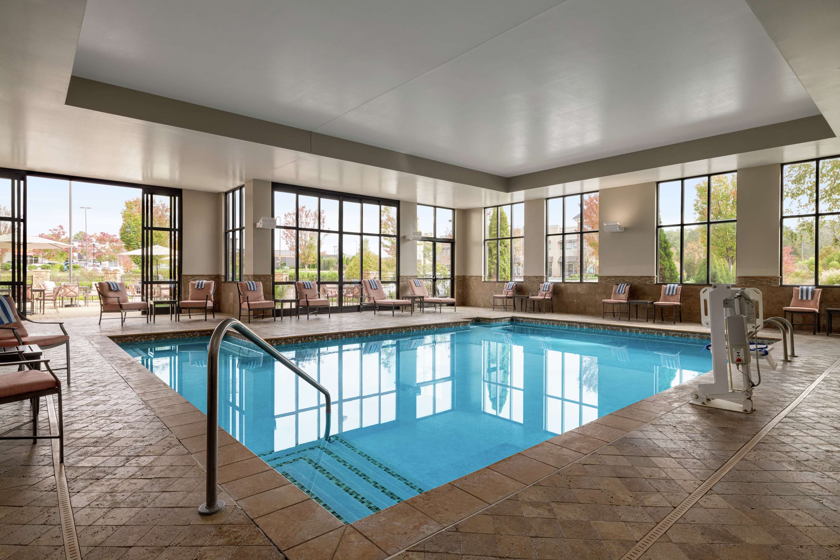 Pool | Embassy Suites Chattanooga / Hamilton Place
