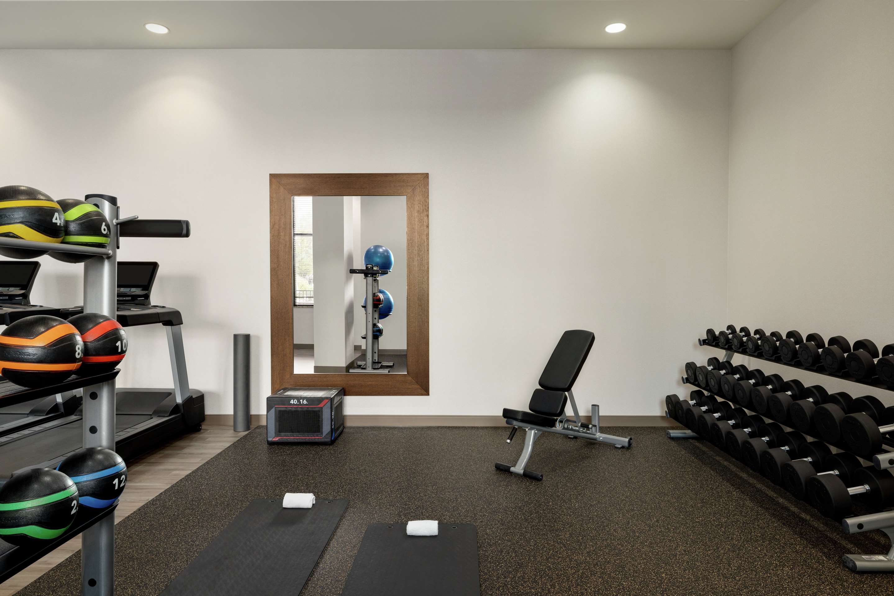 Health club fitness center gym | Embassy Suites Chattanooga / Hamilton Place