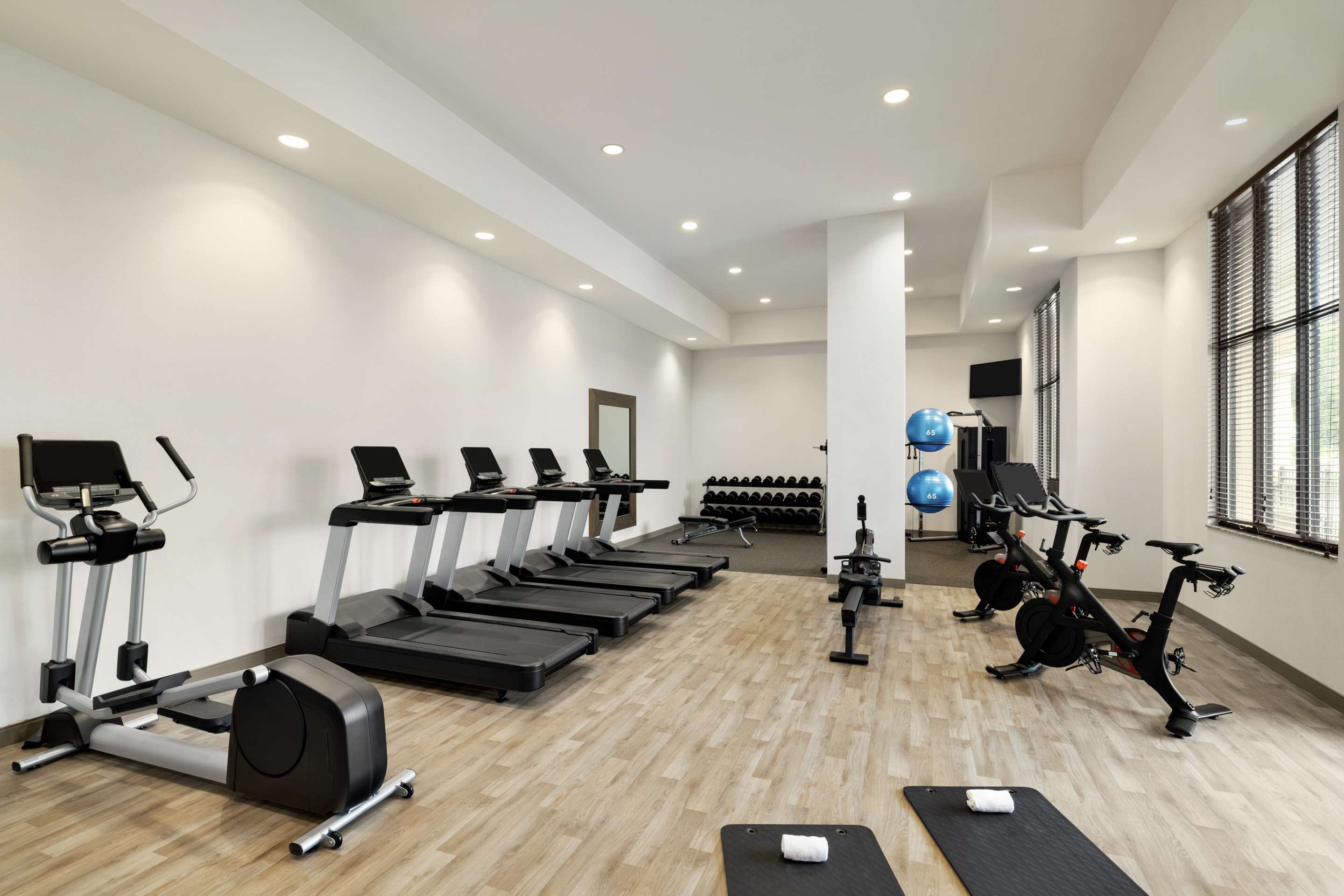 Health club fitness center gym | Embassy Suites Chattanooga / Hamilton Place