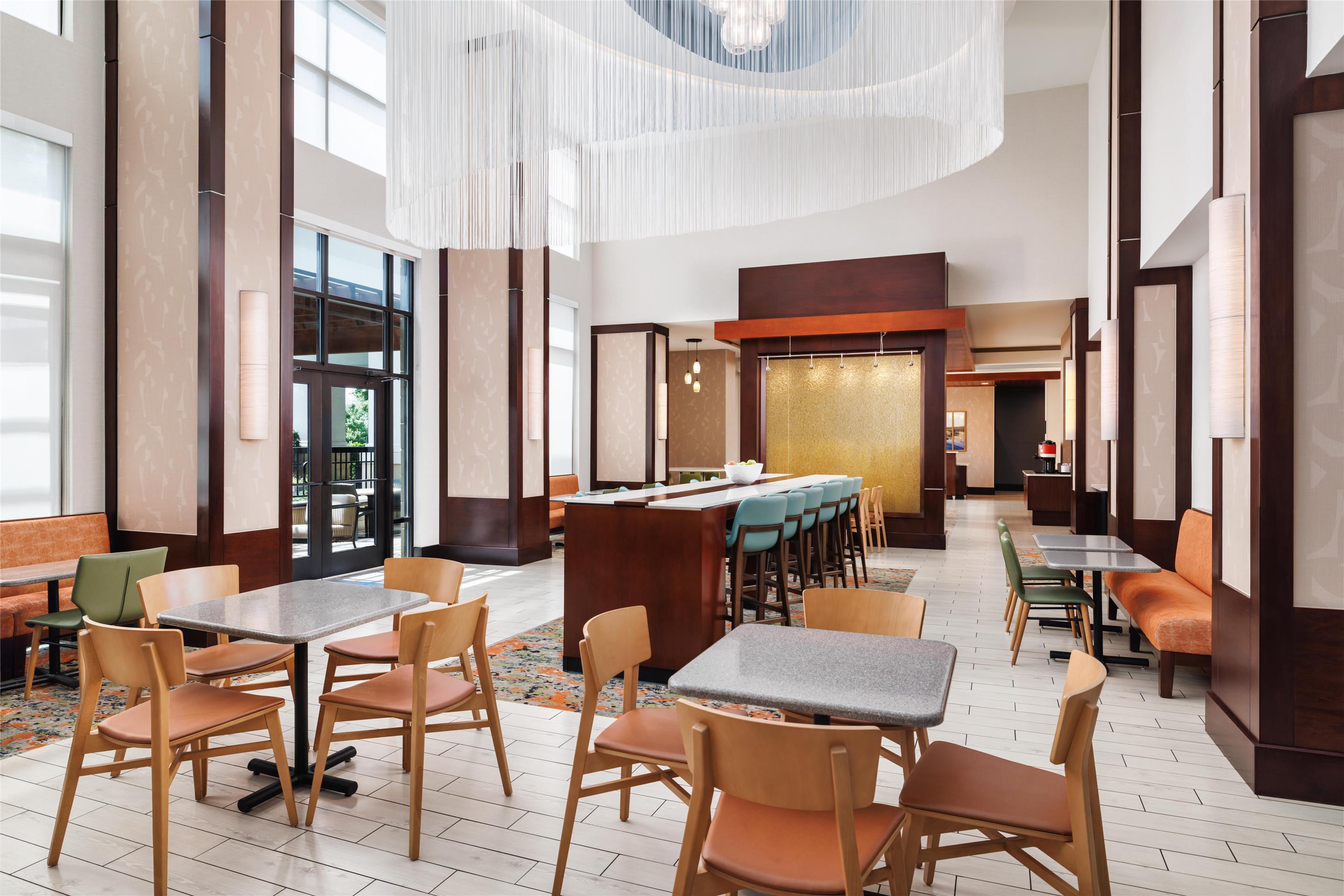 Breakfast Area | Hampton Inn & Suites Chattanooga/Hamilton Place