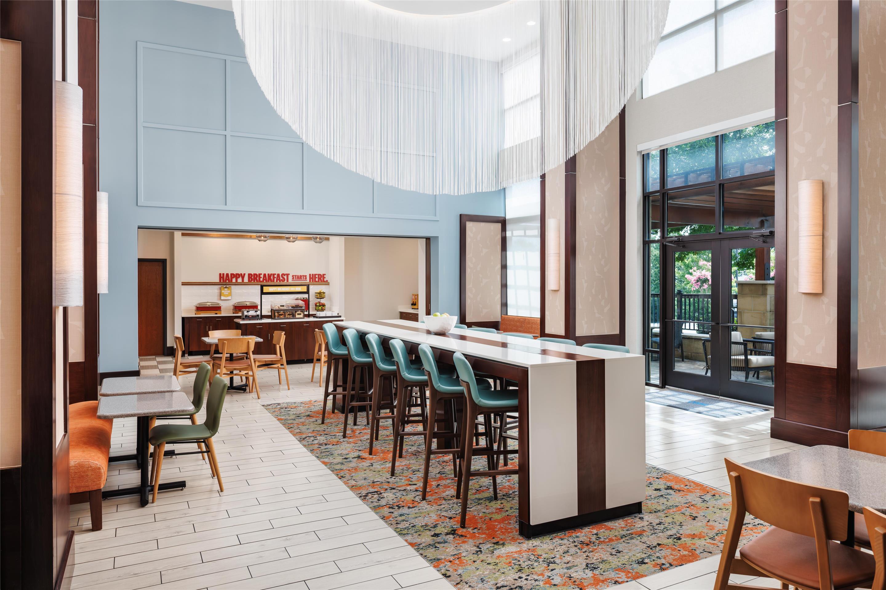 Breakfast Area | Hampton Inn & Suites Chattanooga/Hamilton Place