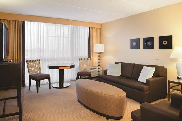  - DoubleTree by Hilton Arlington Heights - I-90, Exit 70