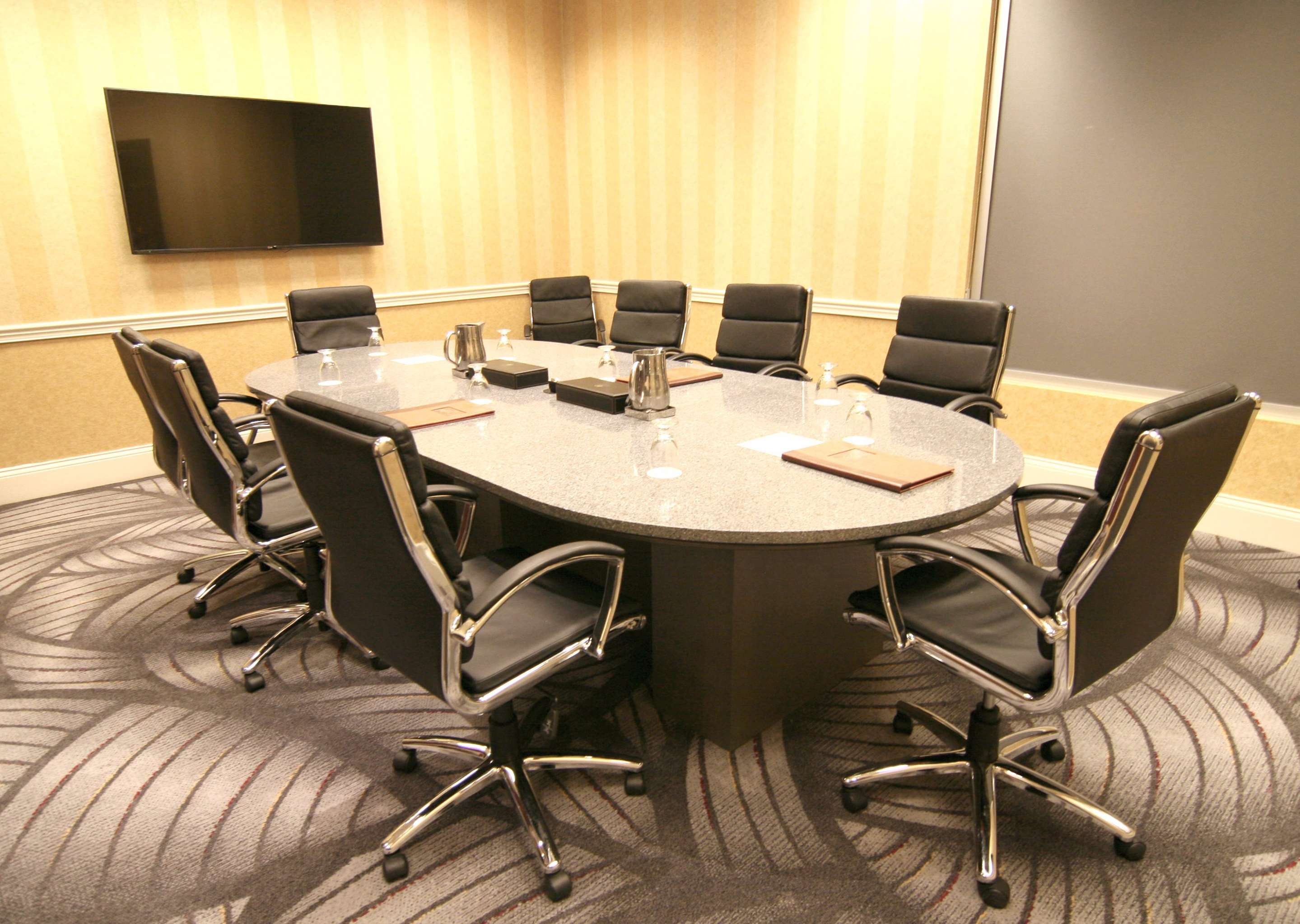 Meeting Room | DoubleTree by Hilton Chicago - Alsip