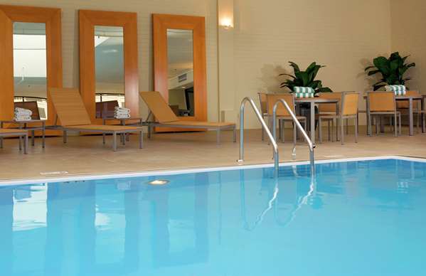 Pool - DoubleTree by Hilton Hotel North Shore Skokie