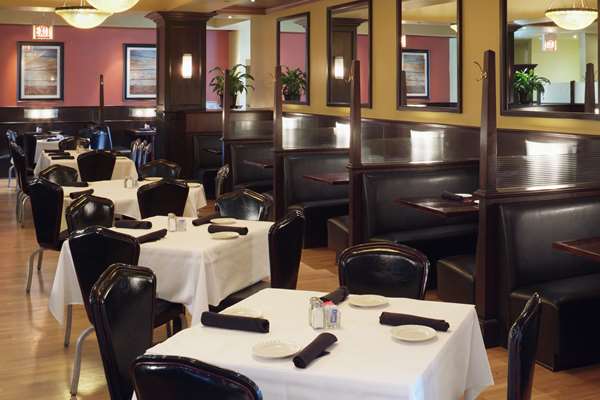 Restaurant - DoubleTree by Hilton Hotel North Shore Skokie
