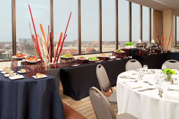 Restaurant - DoubleTree by Hilton Hotel North Shore Skokie