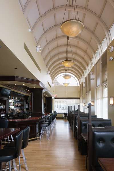 Restaurant - DoubleTree by Hilton Hotel North Shore Skokie