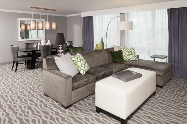  - DoubleTree by Hilton Hotel North Shore Skokie