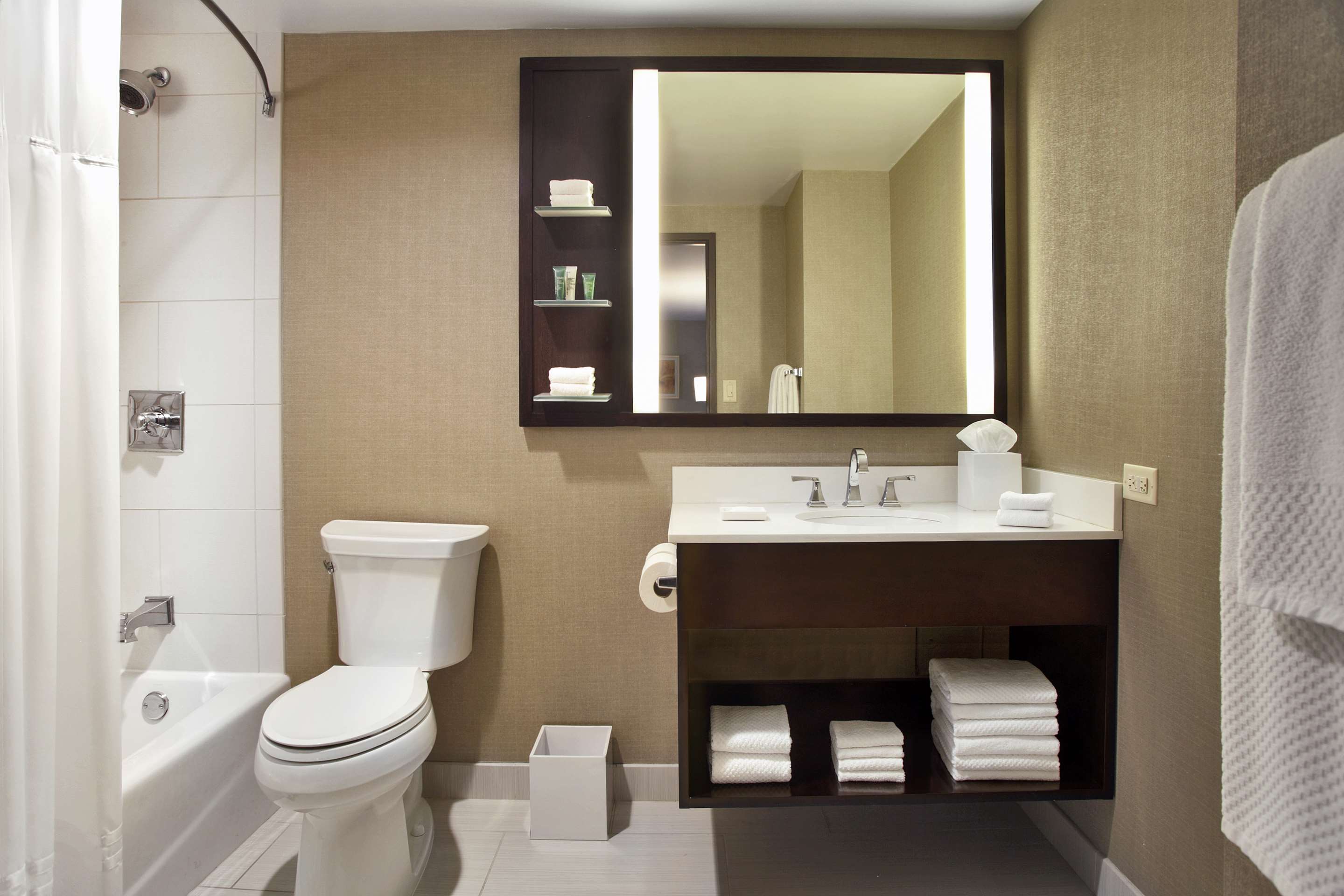 Guest room bath
