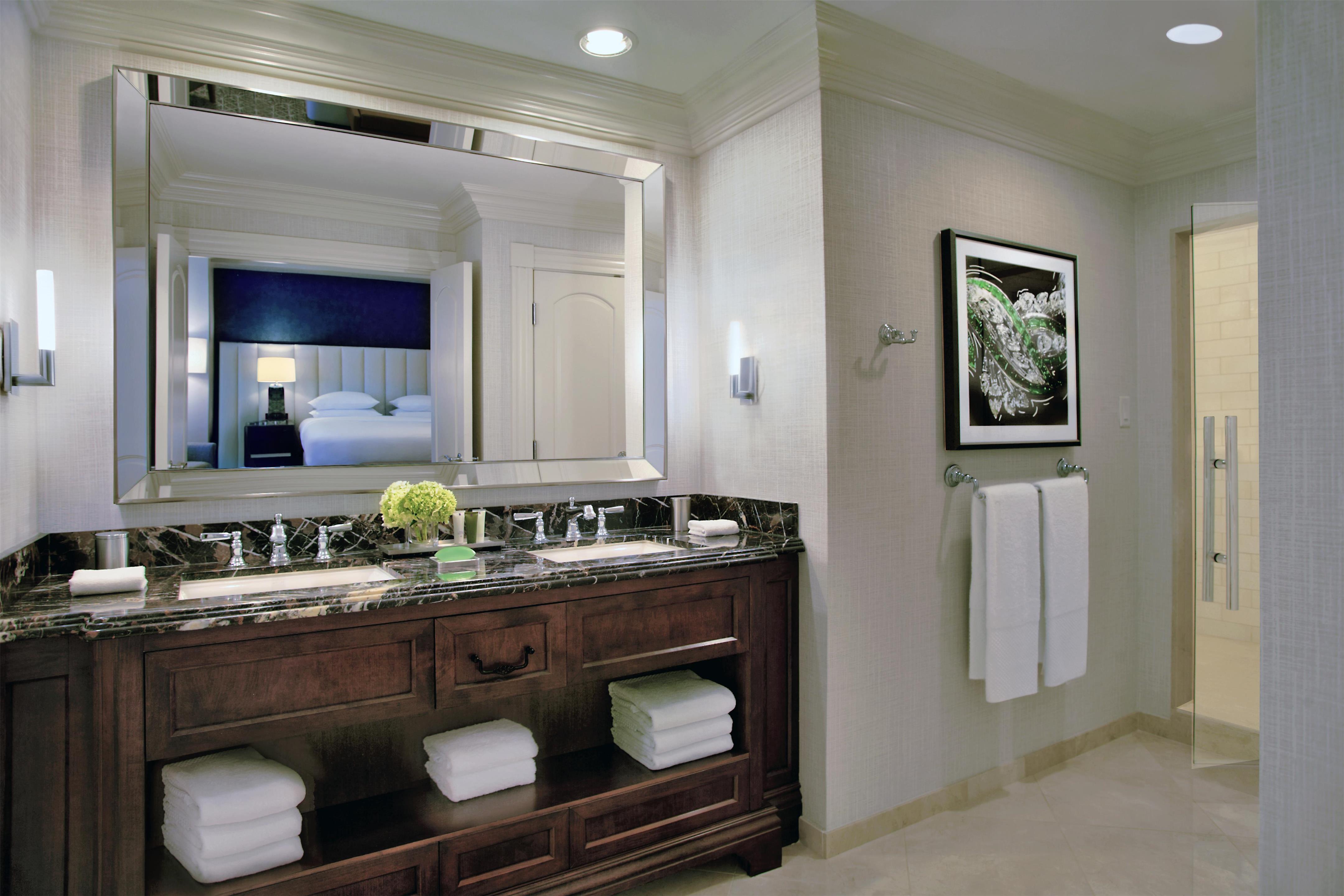 Guest room bath