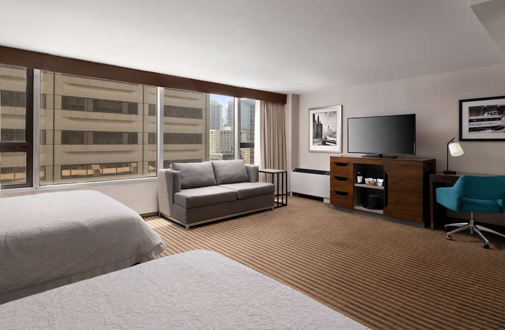 Hampton Inn by Hilton Chicago Downtown/Magnificent Mile - Tap to explore photos