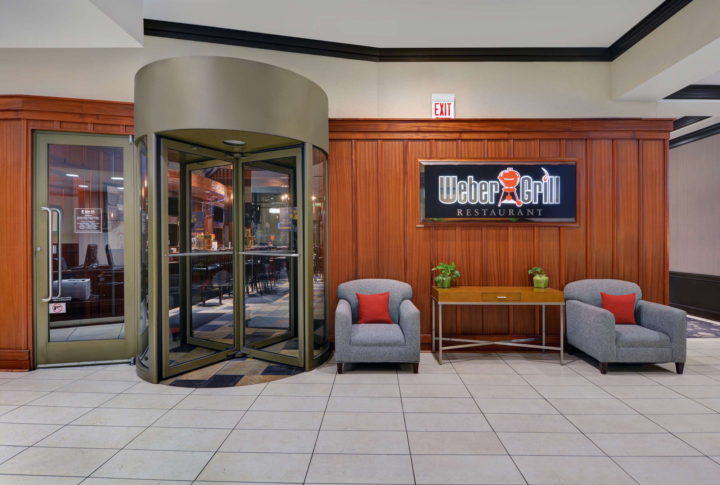 Restaurant | Hilton Garden Inn Chicago Downtown/Magnificent Mile
