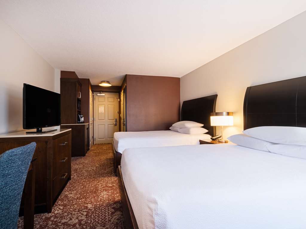 Hilton Garden Inn Chicago Downtown/Magnificent Mile - Tap to explore photos