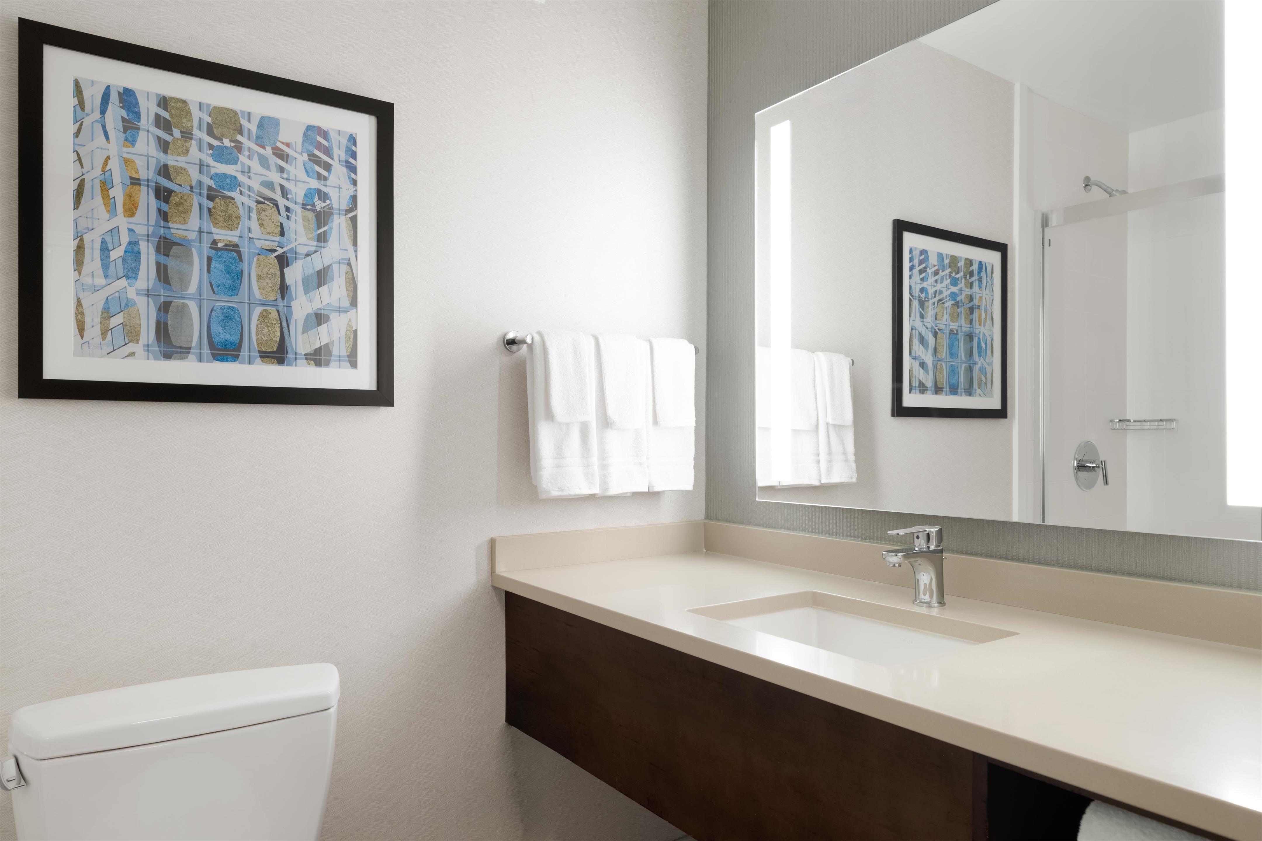 Guest room bath