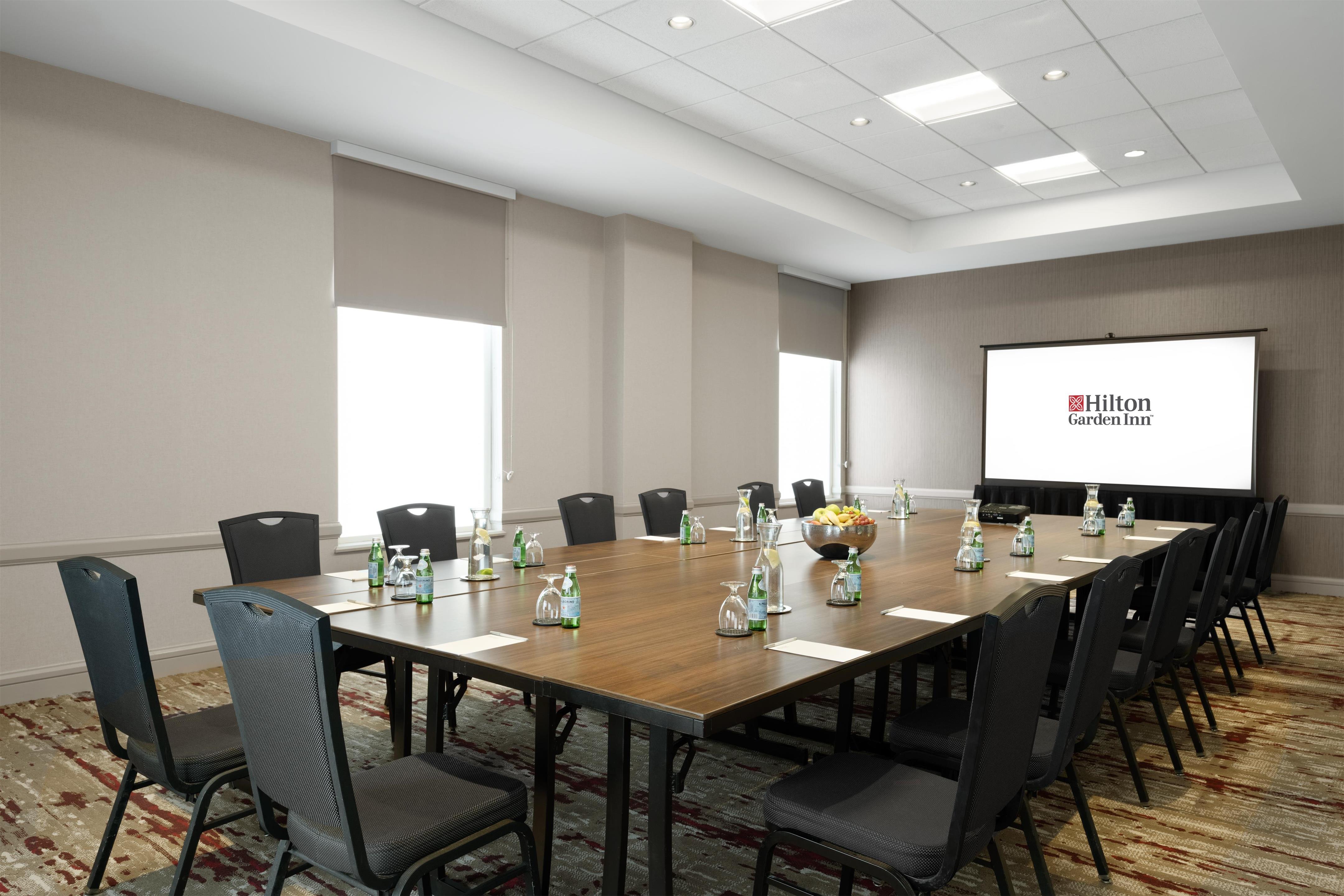Meeting Room | Hilton Garden Inn Chicago Downtown/Magnificent Mile