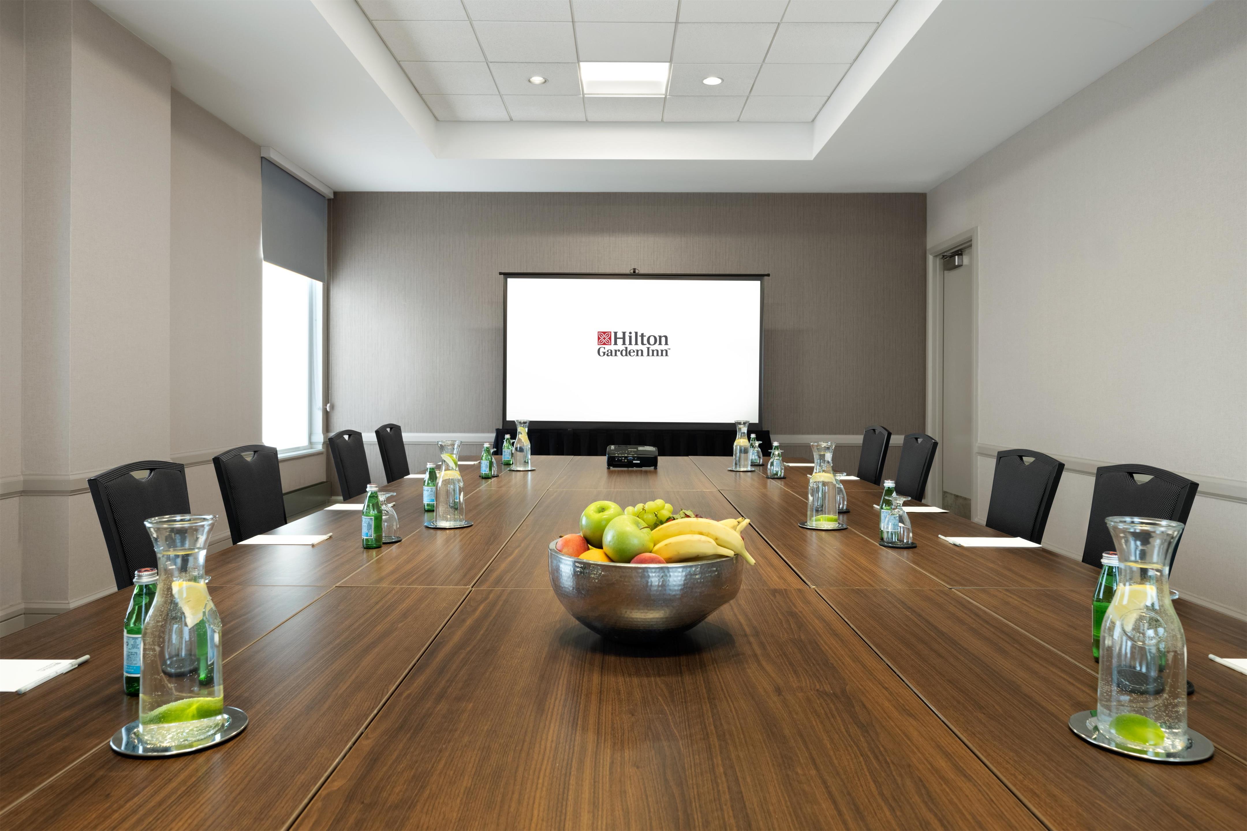 Meeting Room | Hilton Garden Inn Chicago Downtown/Magnificent Mile