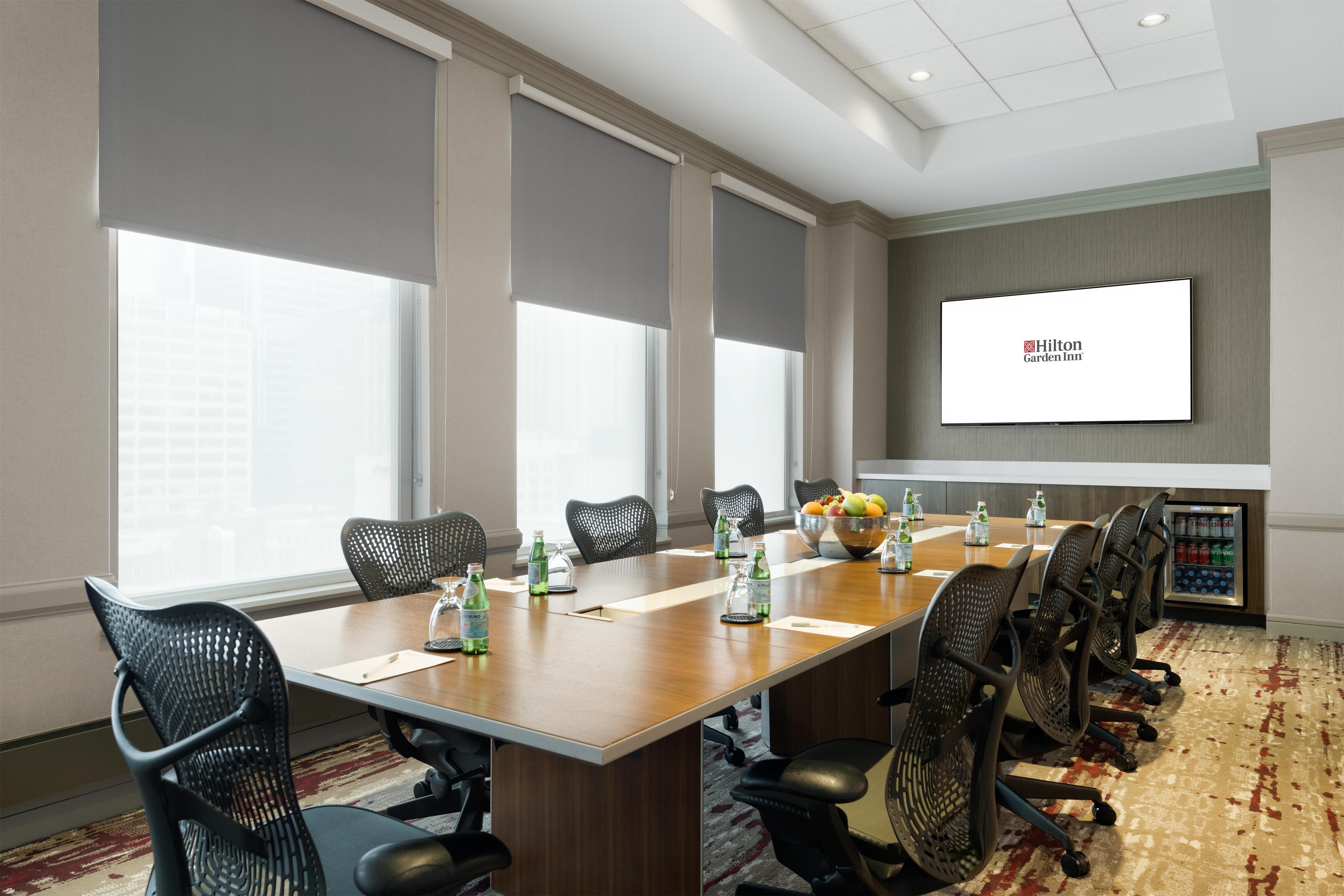 Meeting Room | Hilton Garden Inn Chicago Downtown/Magnificent Mile