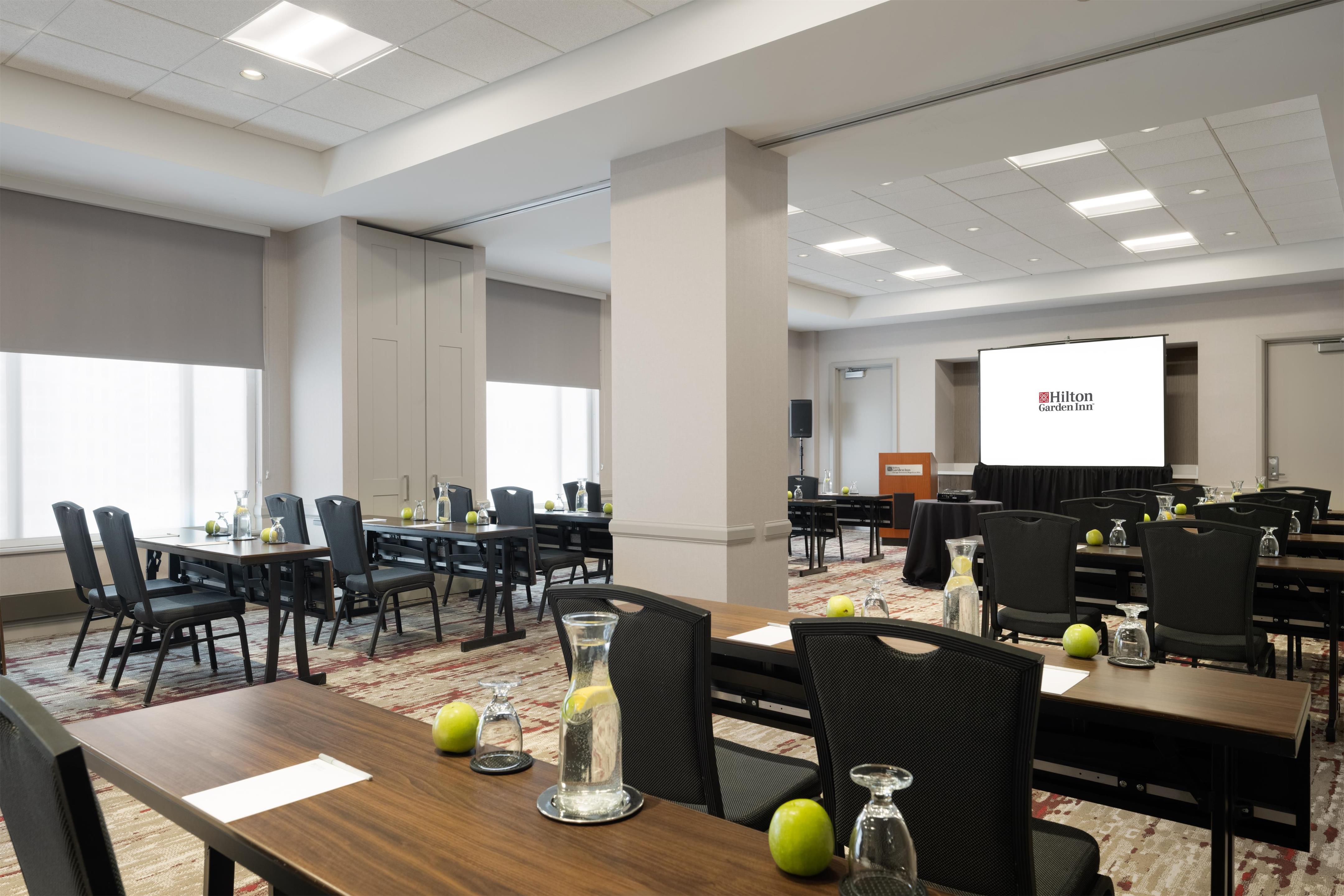 Meeting Room | Hilton Garden Inn Chicago Downtown/Magnificent Mile