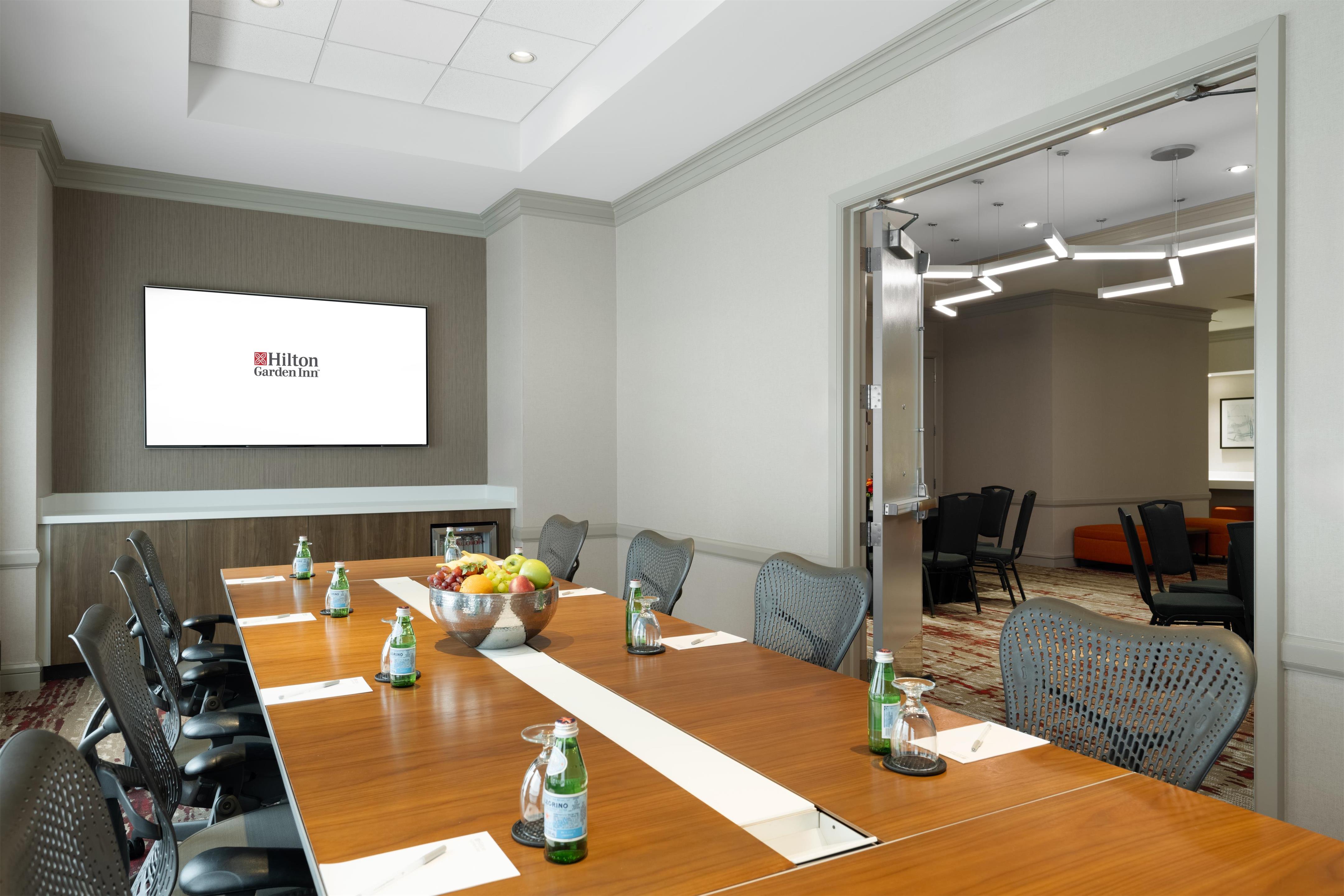 Meeting Room | Hilton Garden Inn Chicago Downtown/Magnificent Mile
