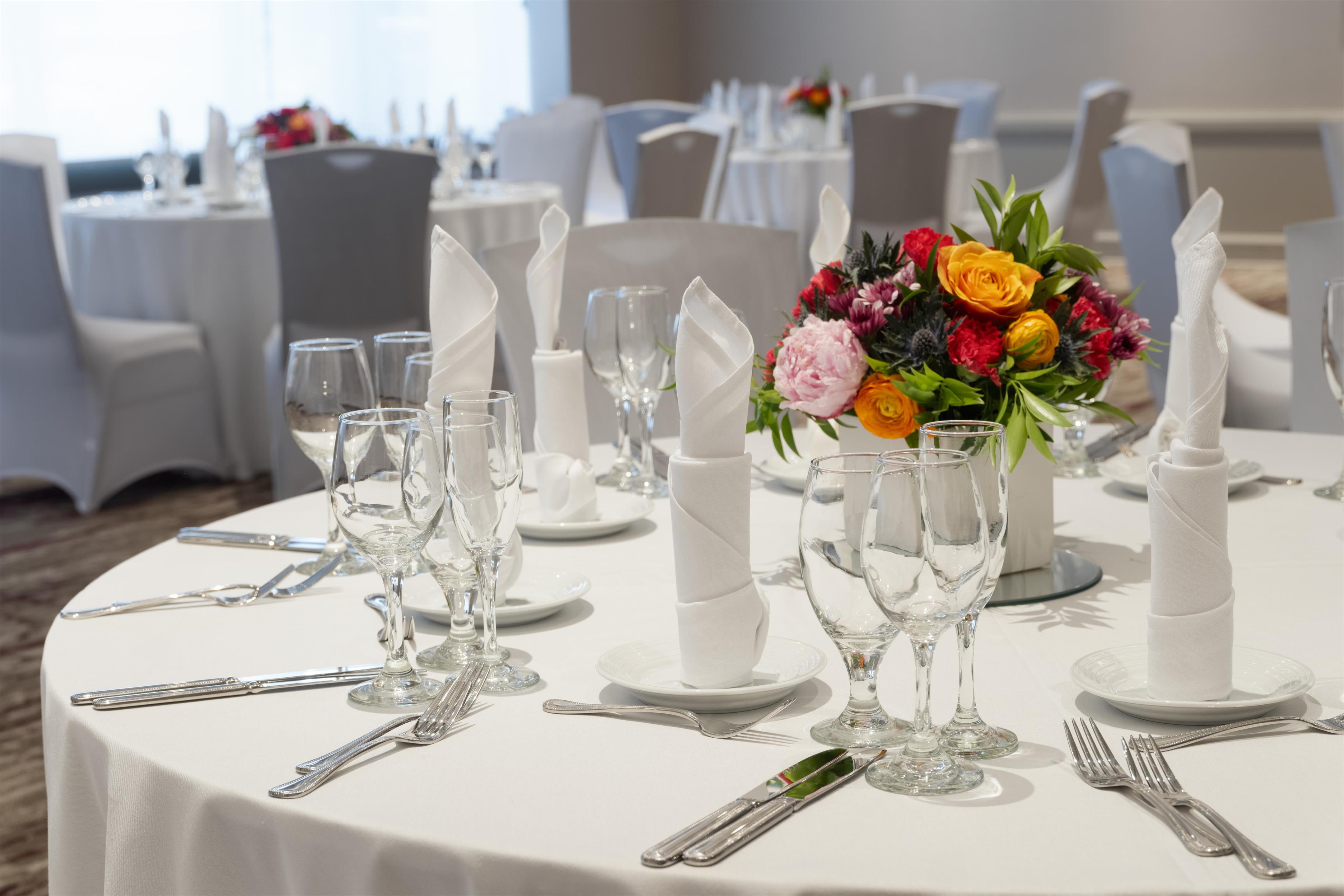 Restaurant | Hilton Garden Inn Chicago Downtown/Magnificent Mile