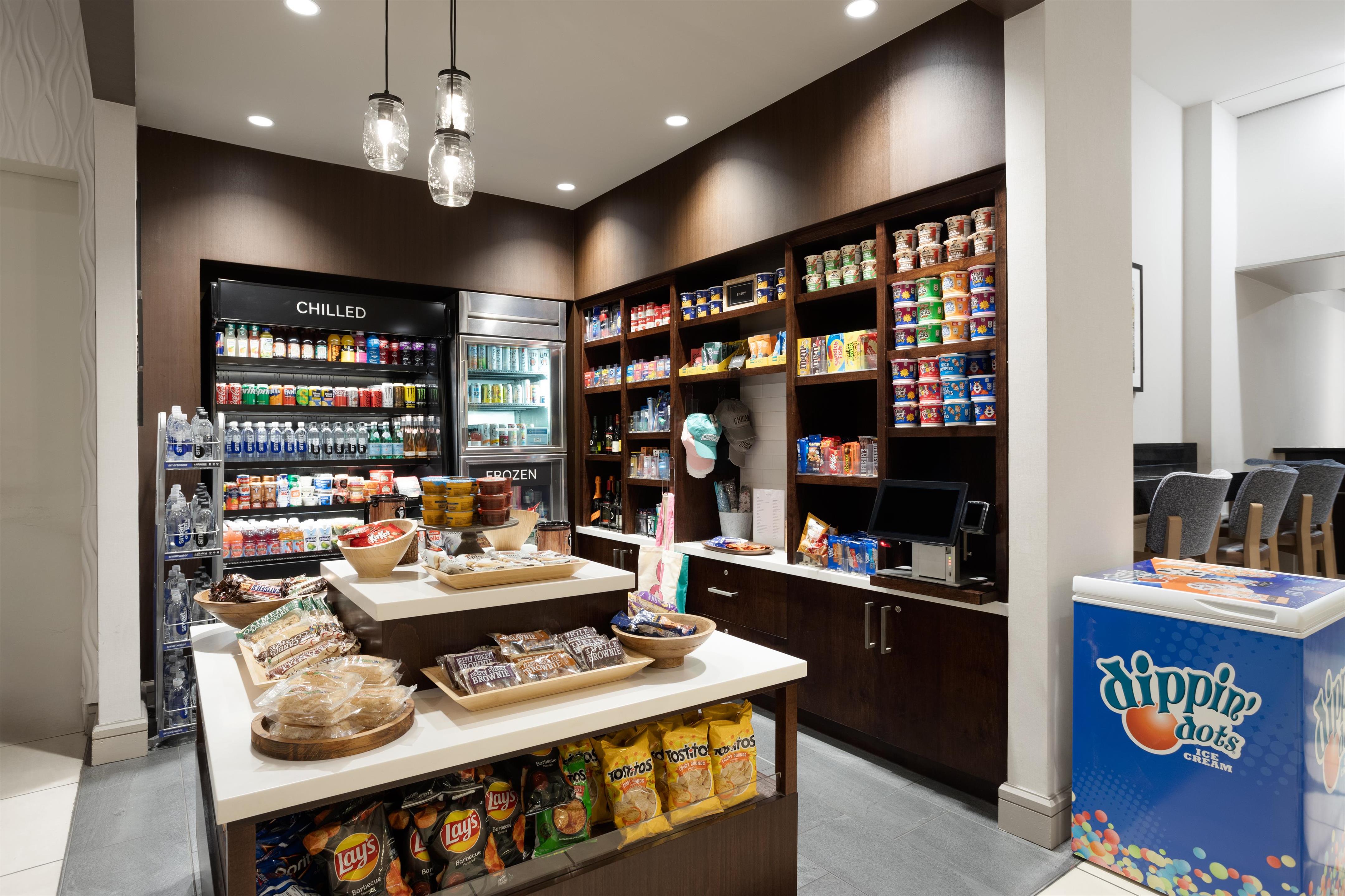 Restaurant | Hilton Garden Inn Chicago Downtown/Magnificent Mile