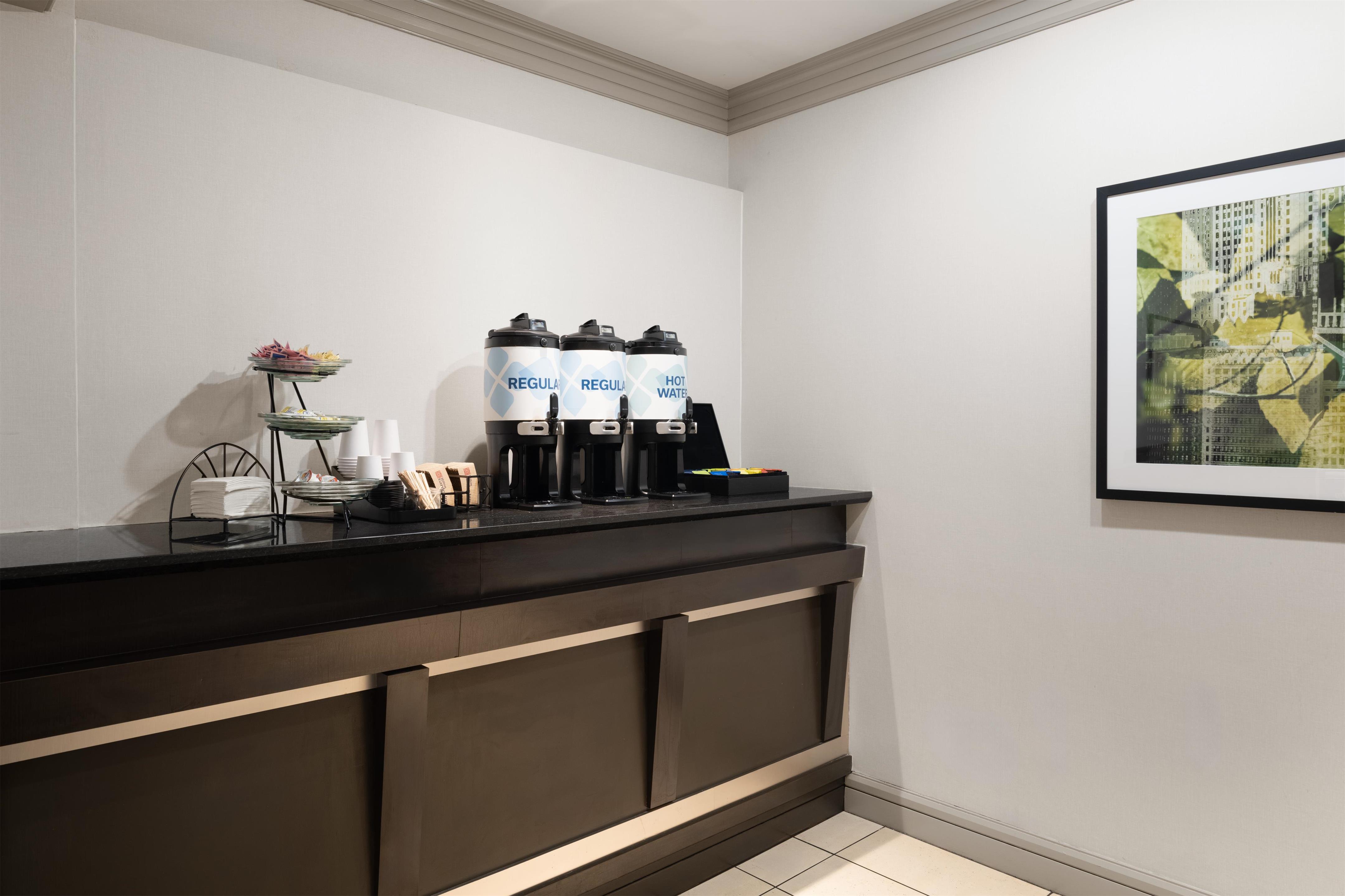 Restaurant | Hilton Garden Inn Chicago Downtown/Magnificent Mile