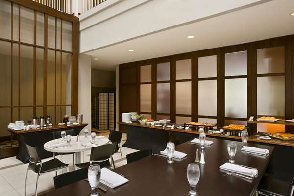 Restaurant - Embassy Suites Downtown Chicago