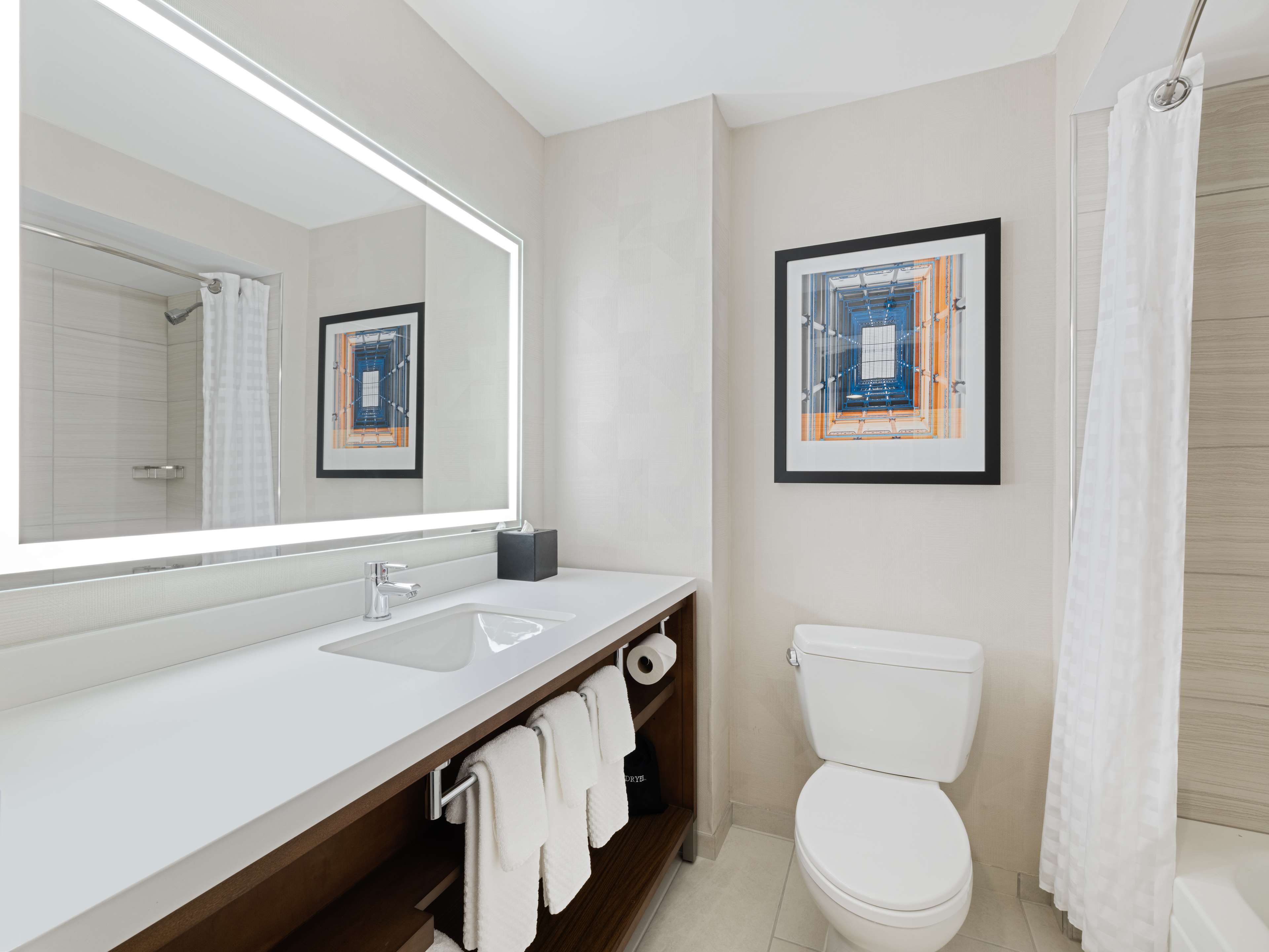 Embassy Suites Chicago Downtown - No Resort Fee Room Type - 2 DBLS CORNER STE VIEW NS