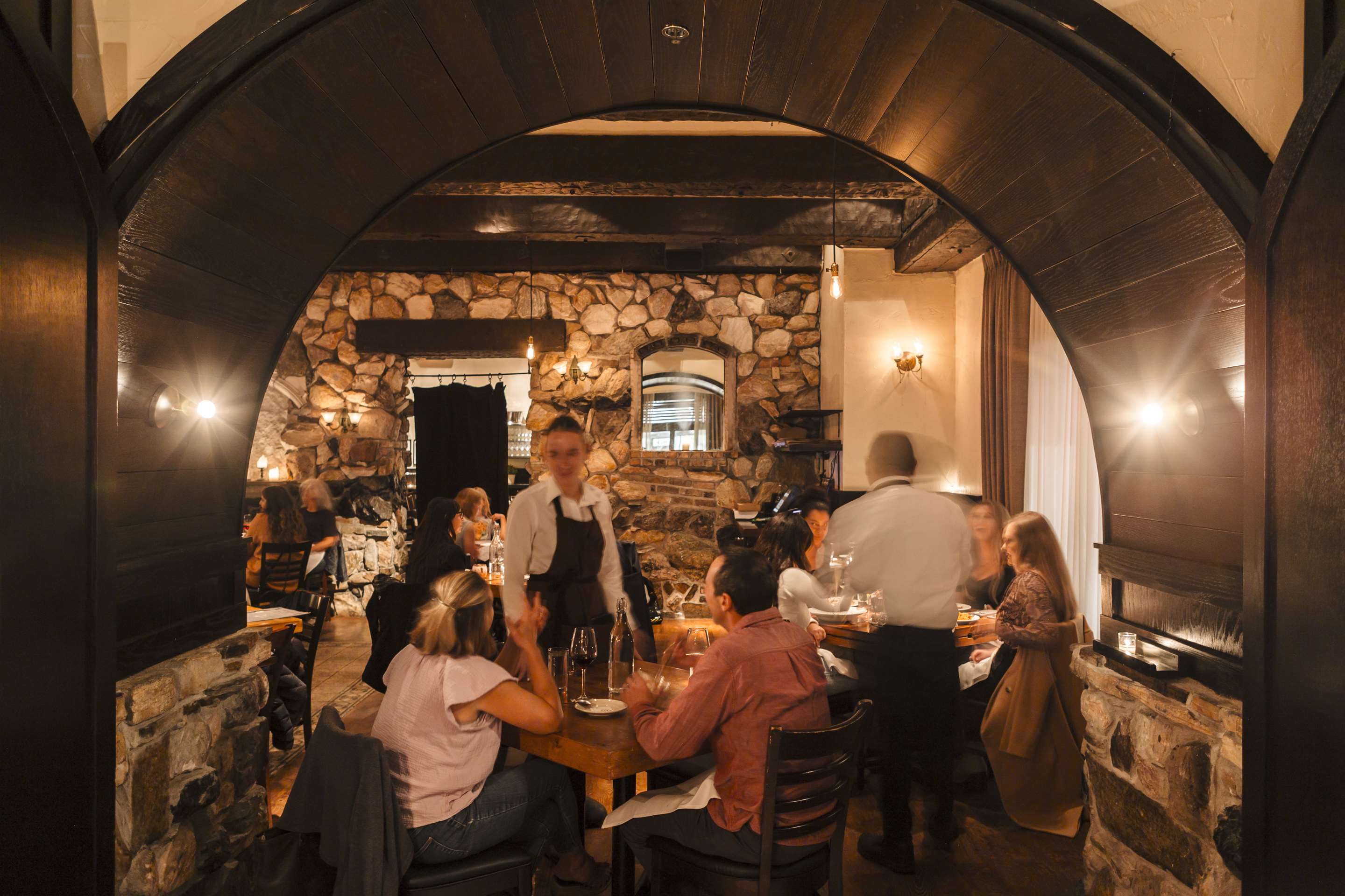 Restaurant | Embassy Suites by Hilton Chicago Downtown River North