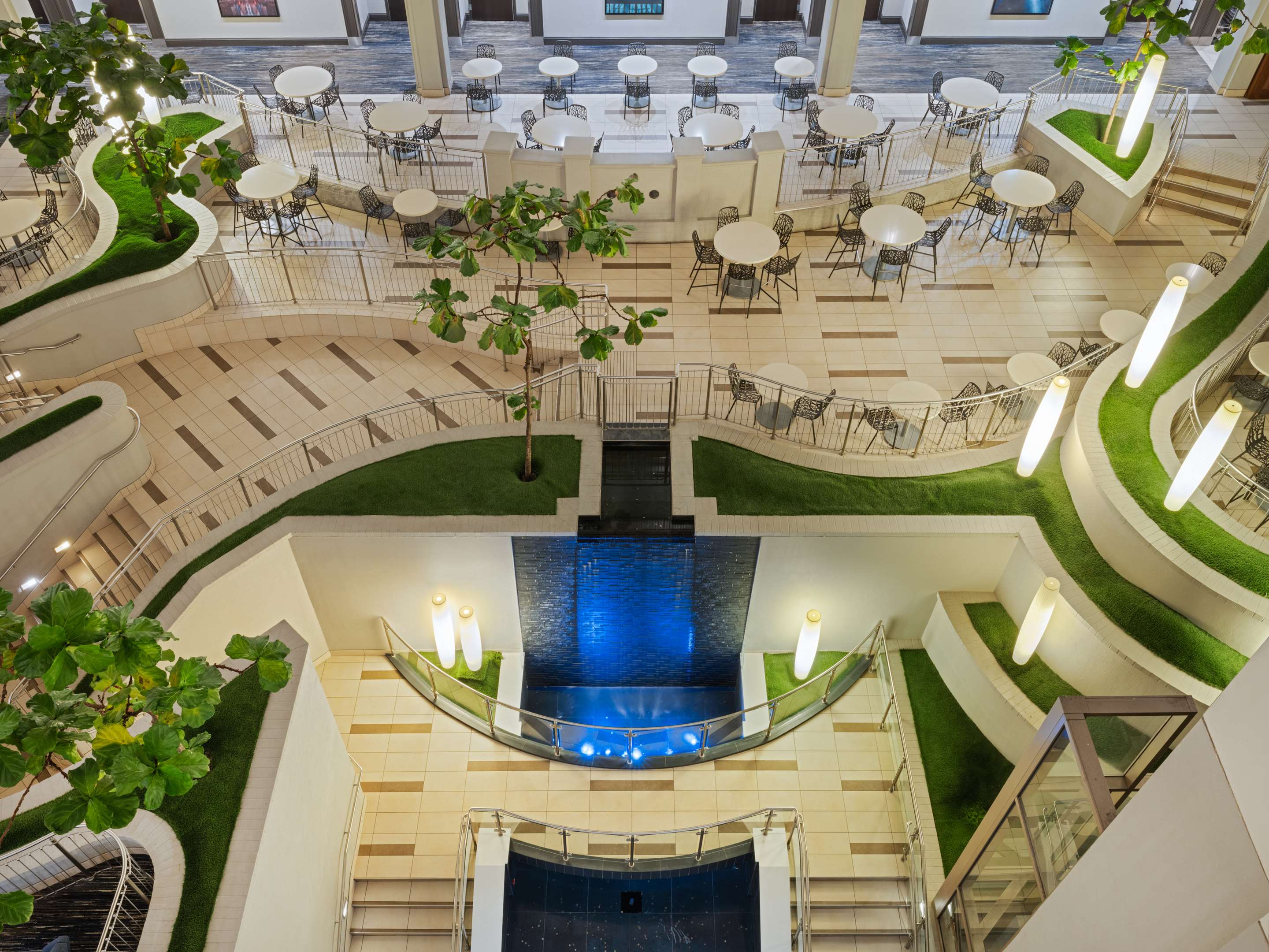 Lobby | Embassy Suites by Hilton Chicago Downtown River North