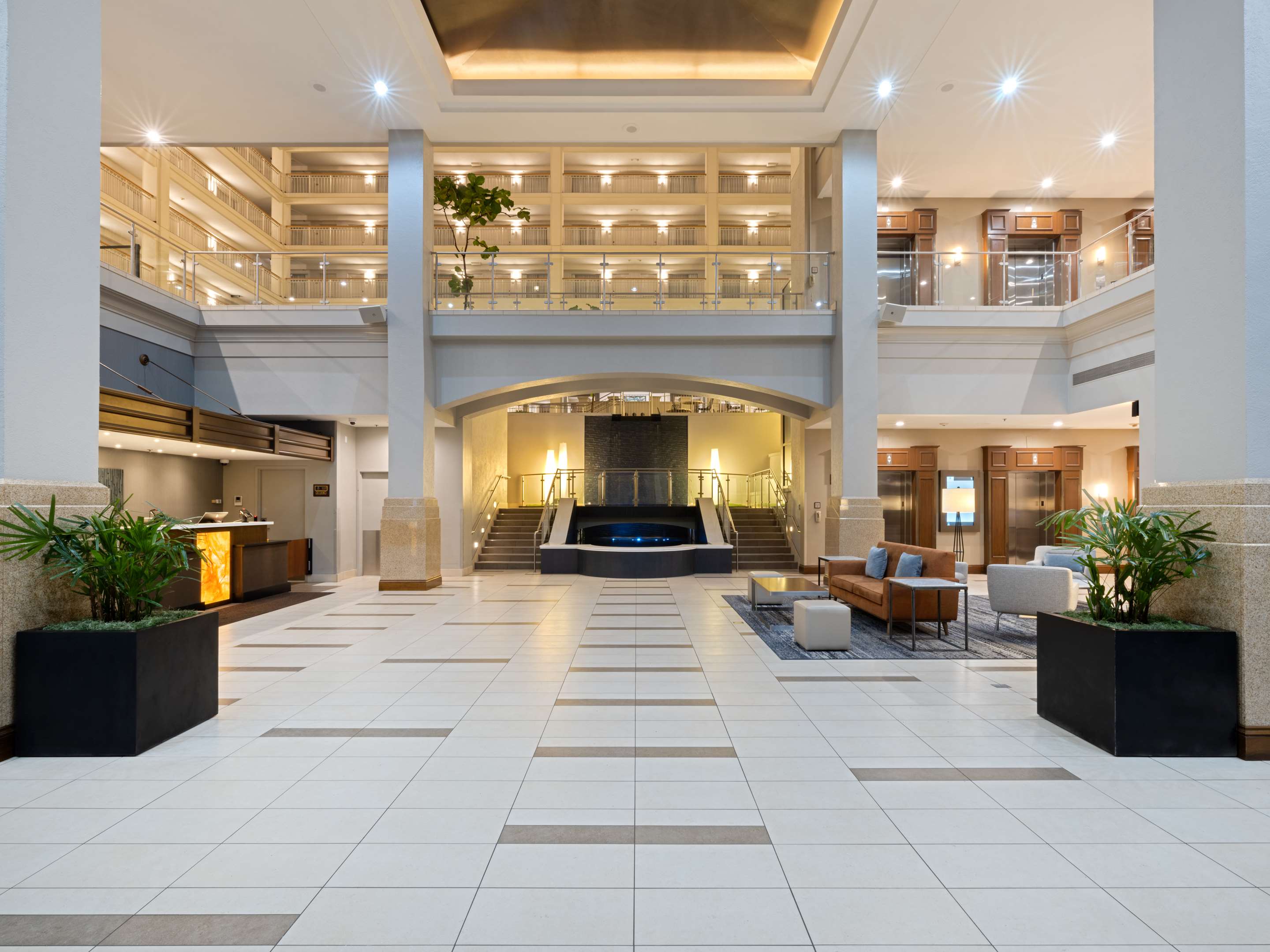 Lobby | Embassy Suites by Hilton Chicago Downtown River North