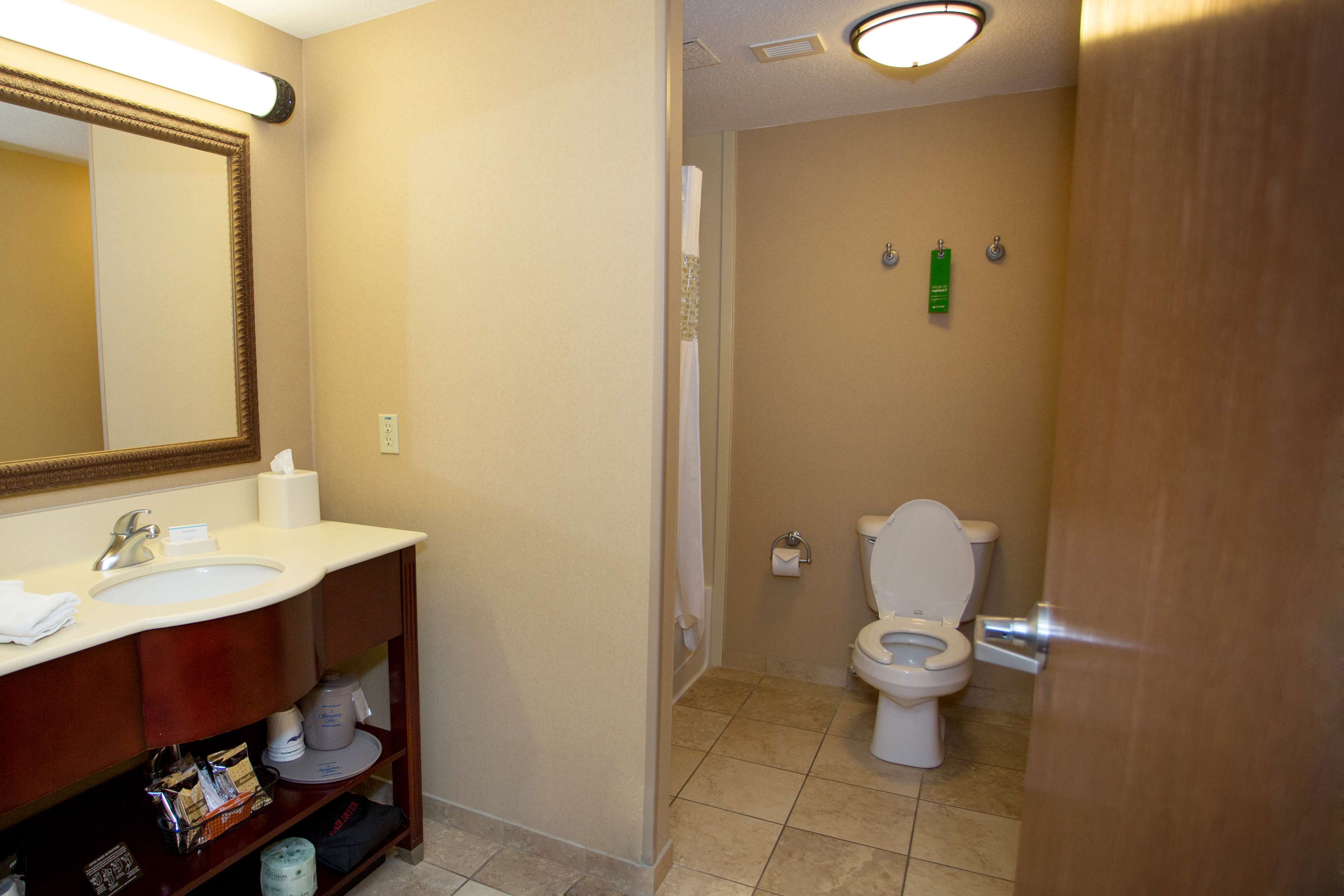 Hampton Inn by Hilton Freeport Room Type - 1 KNG HEARING ACC NOSMOK