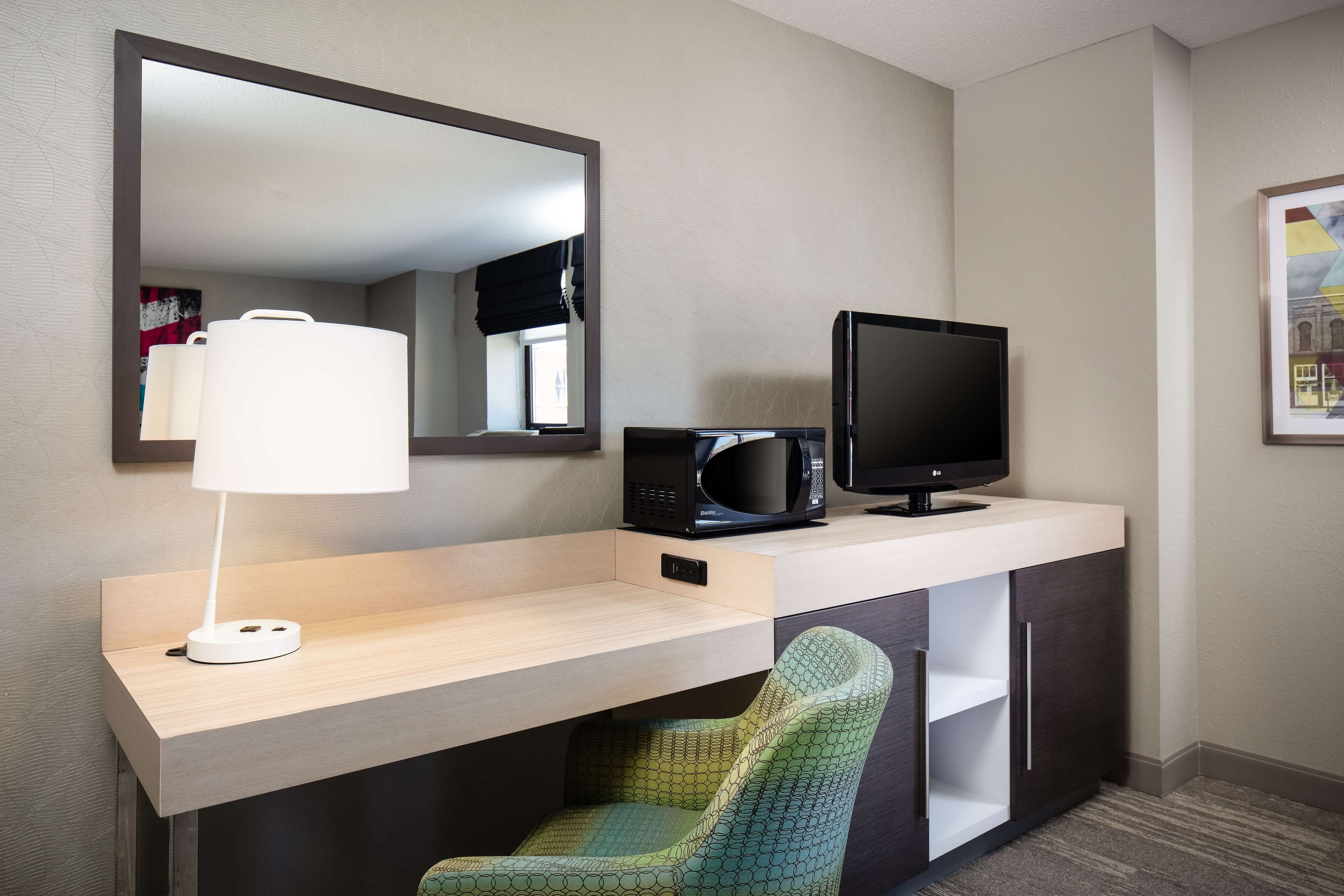 Hampton Inn by Hilton Freeport - Tap to explore photos
