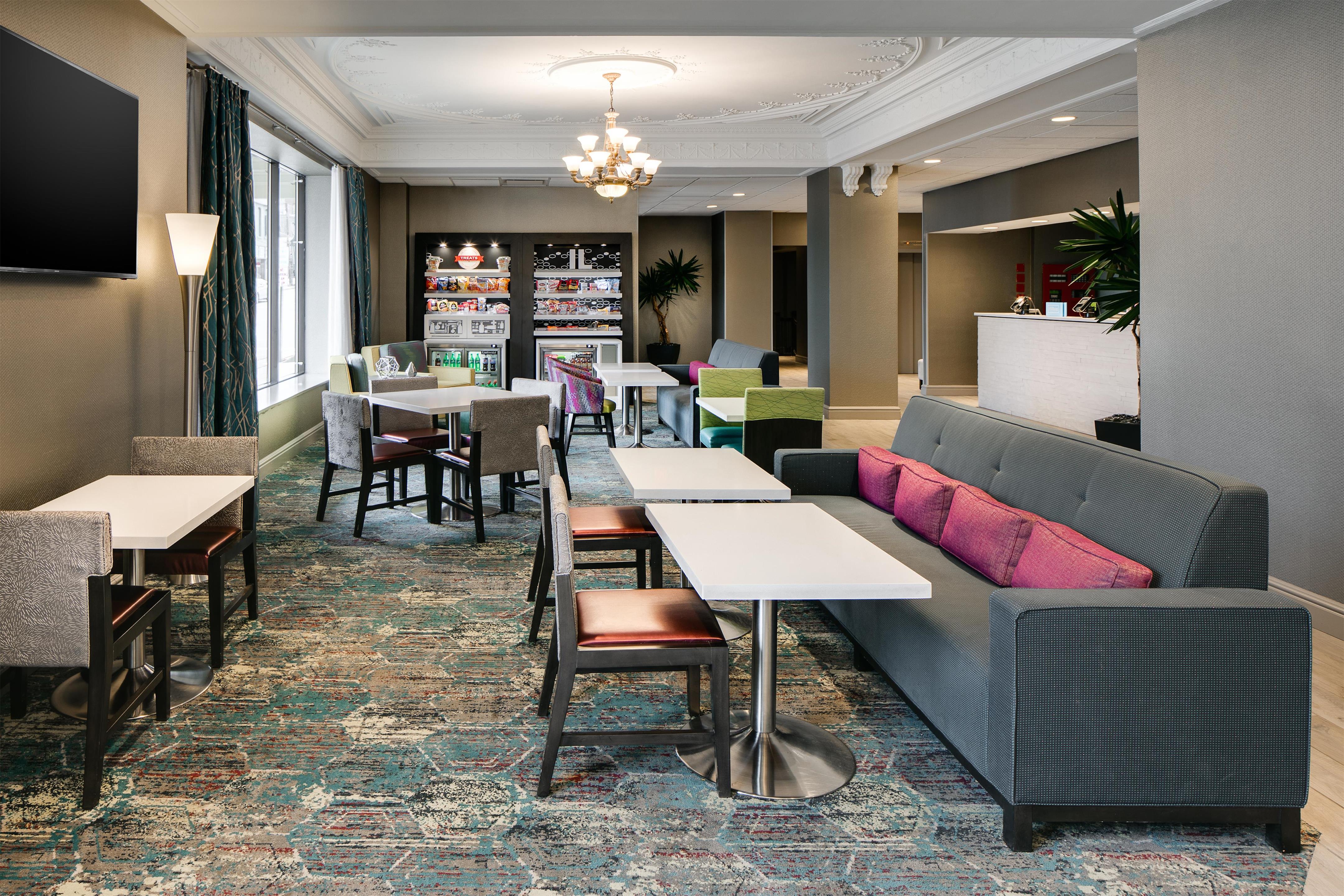 Lobby | Hampton Inn Freeport