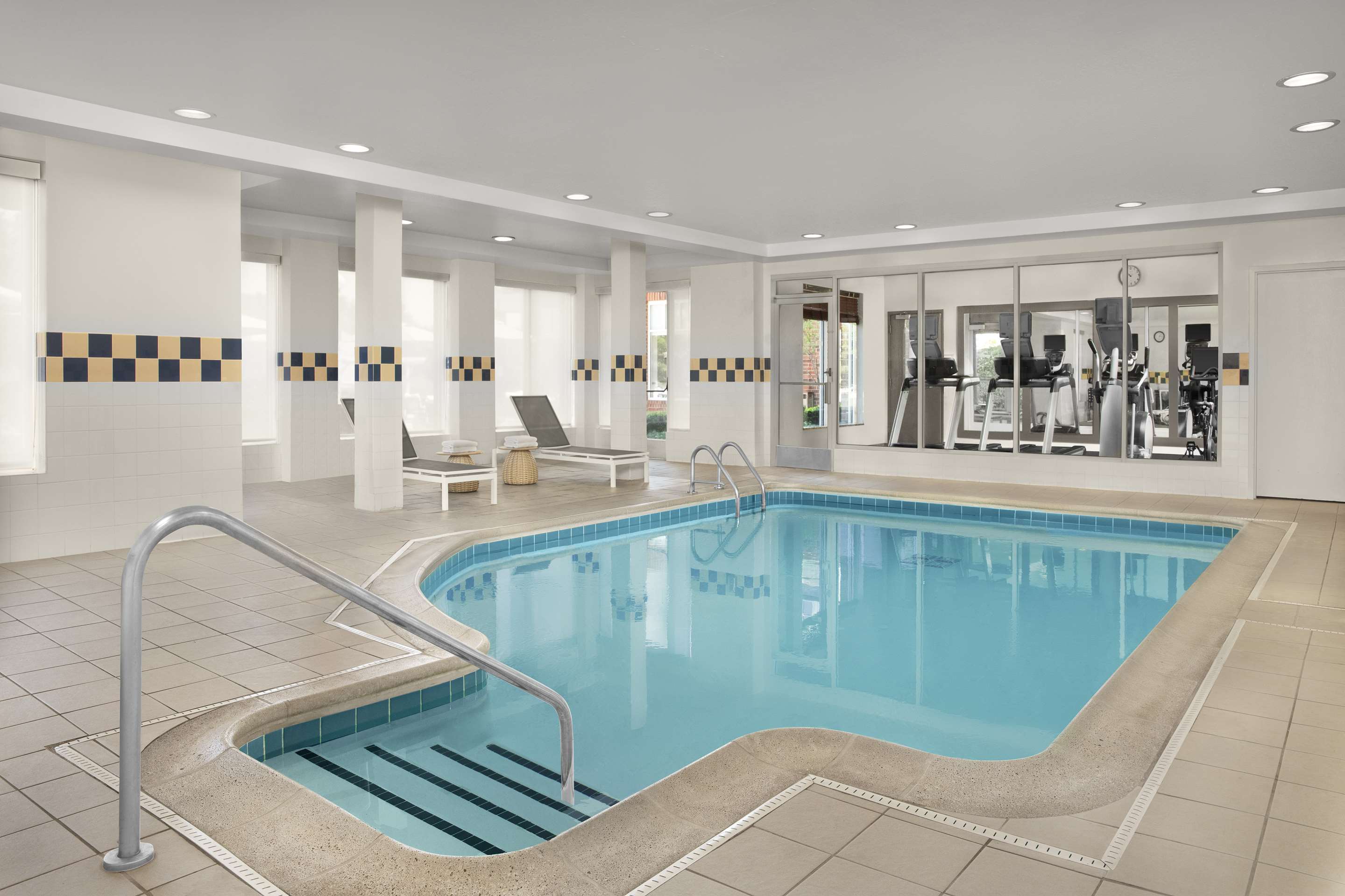 Pool | Hilton Garden Inn Hoffman Estates