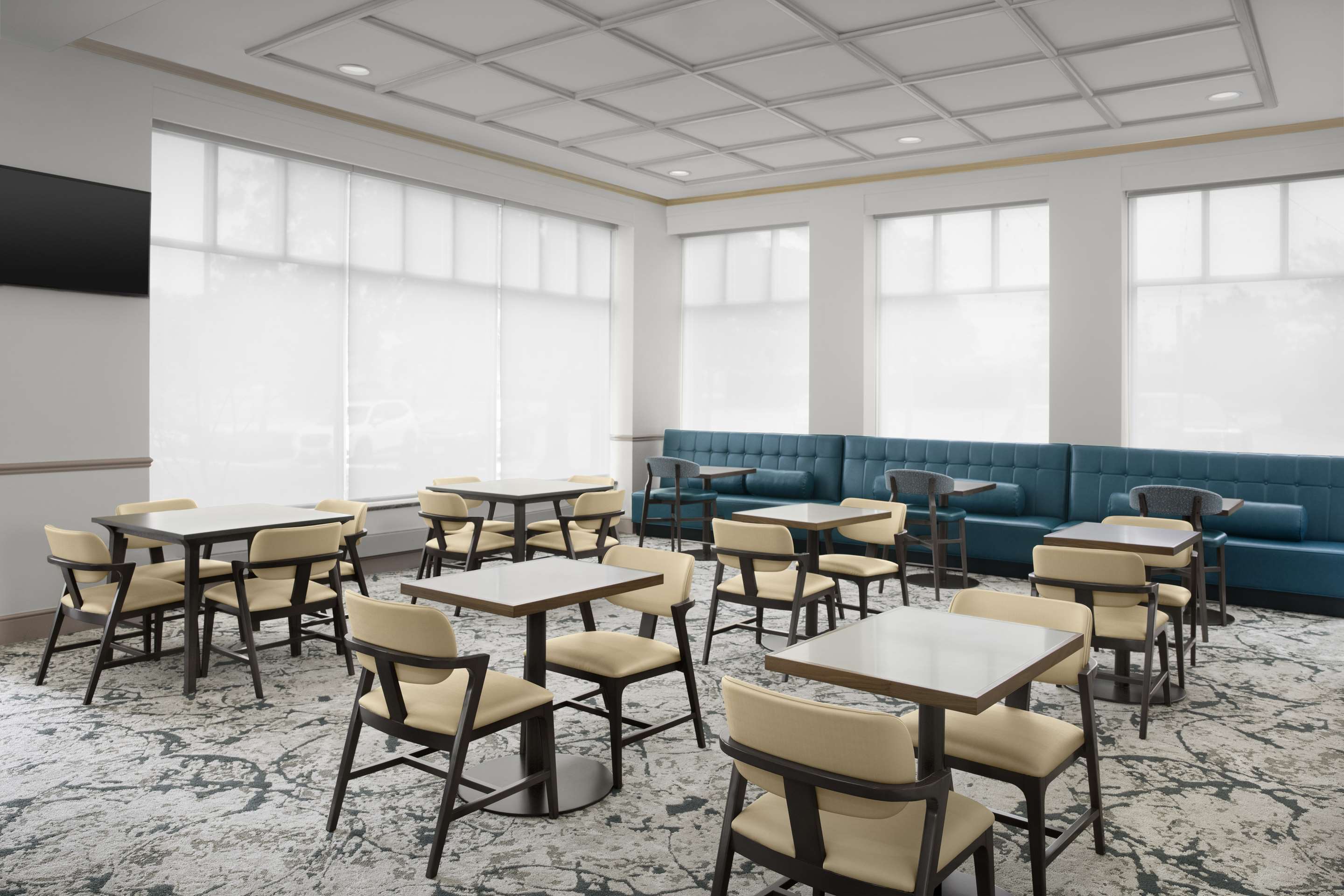 Breakfast Area | Hilton Garden Inn Hoffman Estates