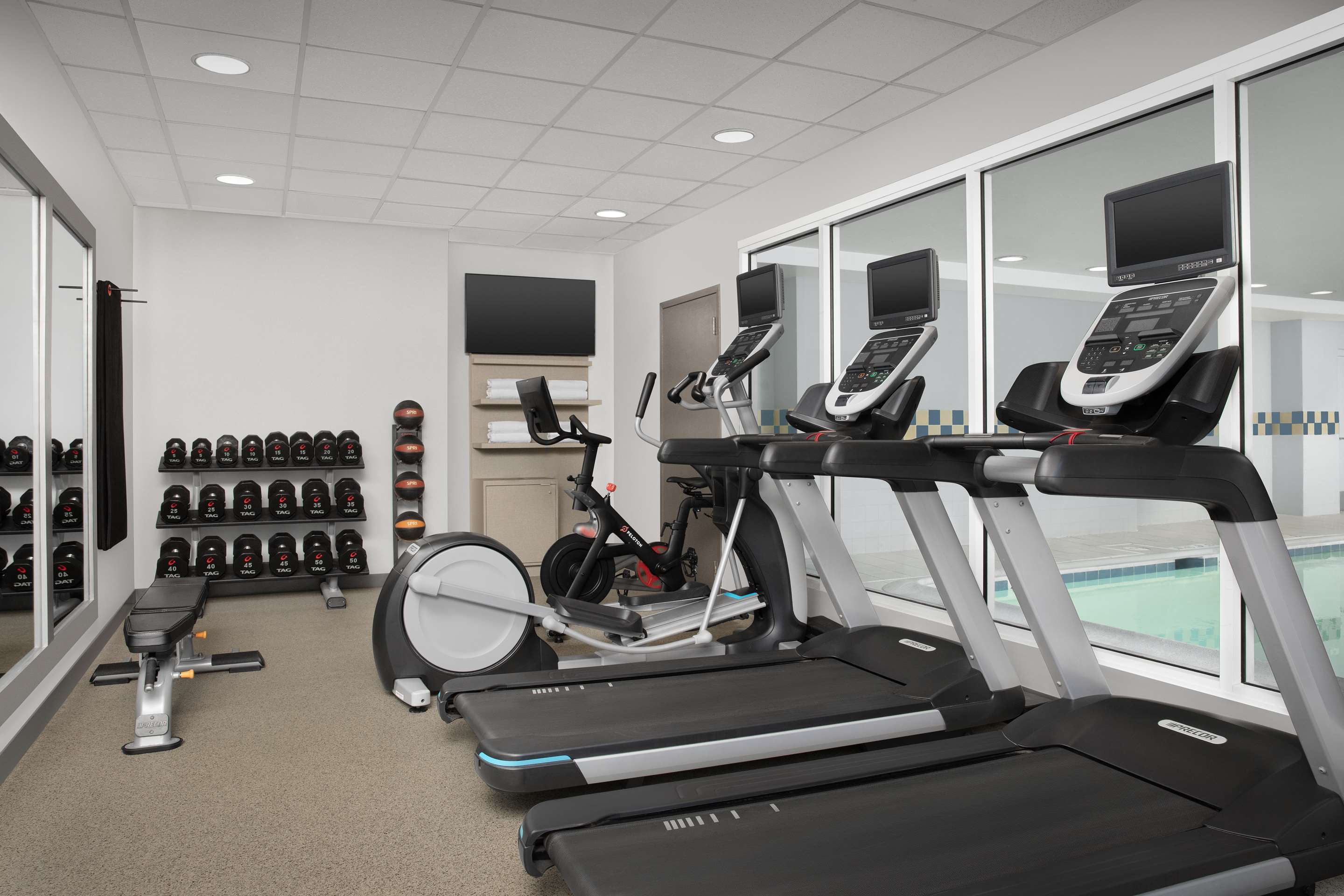 Health club fitness center gym | Hilton Garden Inn Hoffman Estates