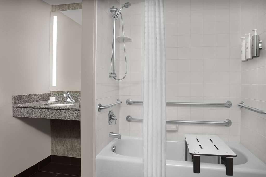 Hilton Garden Inn Hoffman Estates - Tap to explore photos