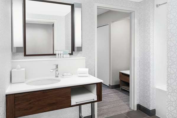  - Hampton Inn & Suites Downtown Chicago