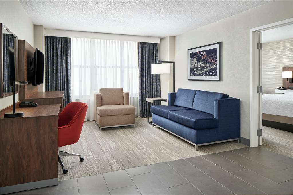 Hampton Inn & Suites Chicago Downtown Room Type - 1 K MOB HEAR ACC ROLLN STE