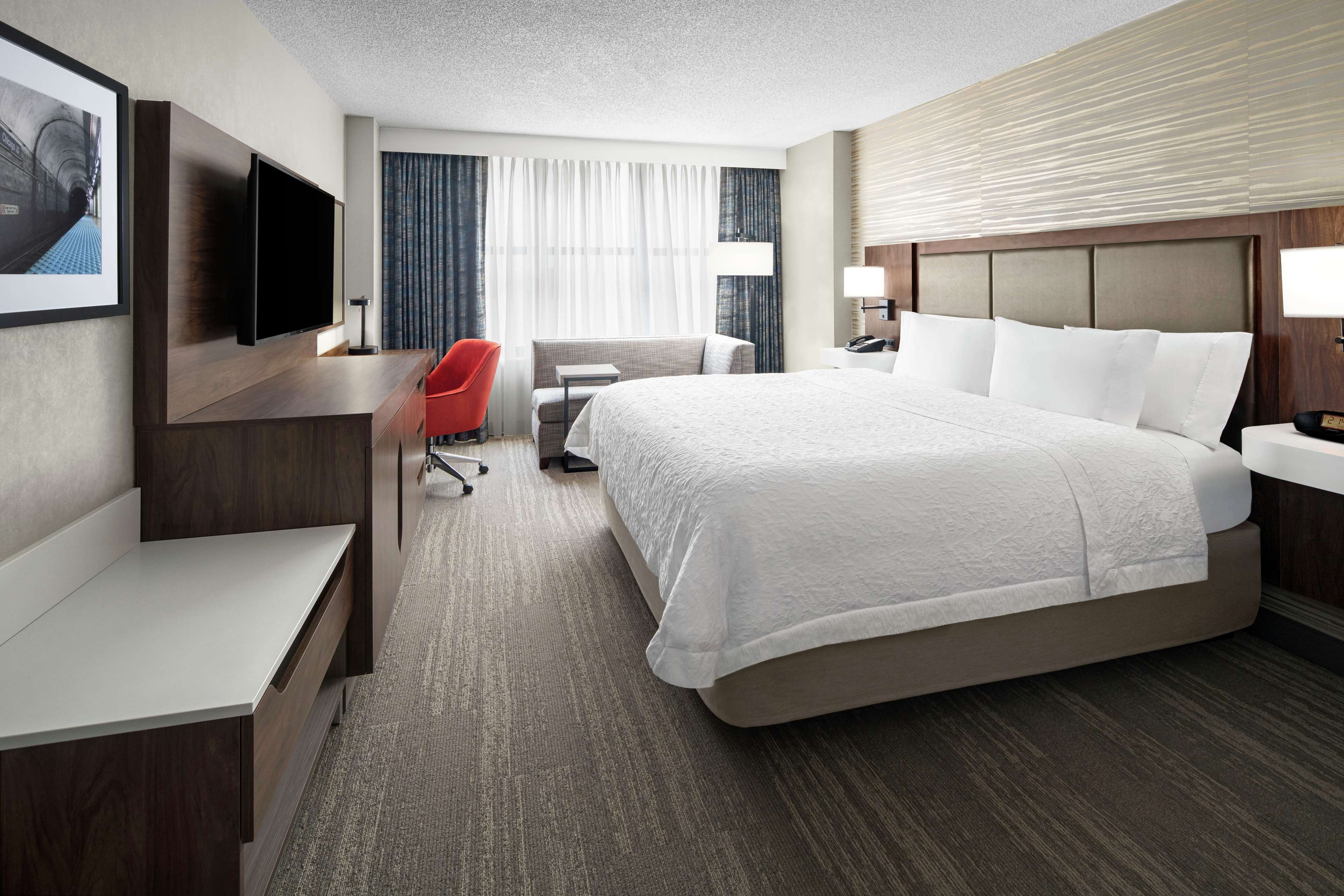Hampton Inn & Suites Chicago Downtown Room Type - 1 K MOB HEAR ACC WETBAR