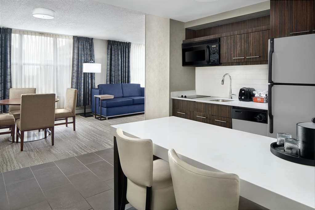 Hampton Inn & Suites Chicago Downtown Room Type - 1 K MOB HEAR ACC TUB CNR S