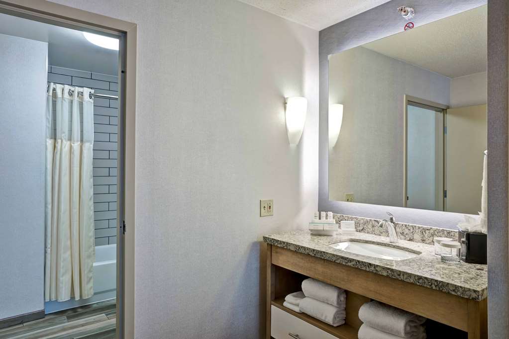 Homewood Suites by Hilton Chicago Downtown Room Type - 1KG HEAR ACCESS STE NS VW