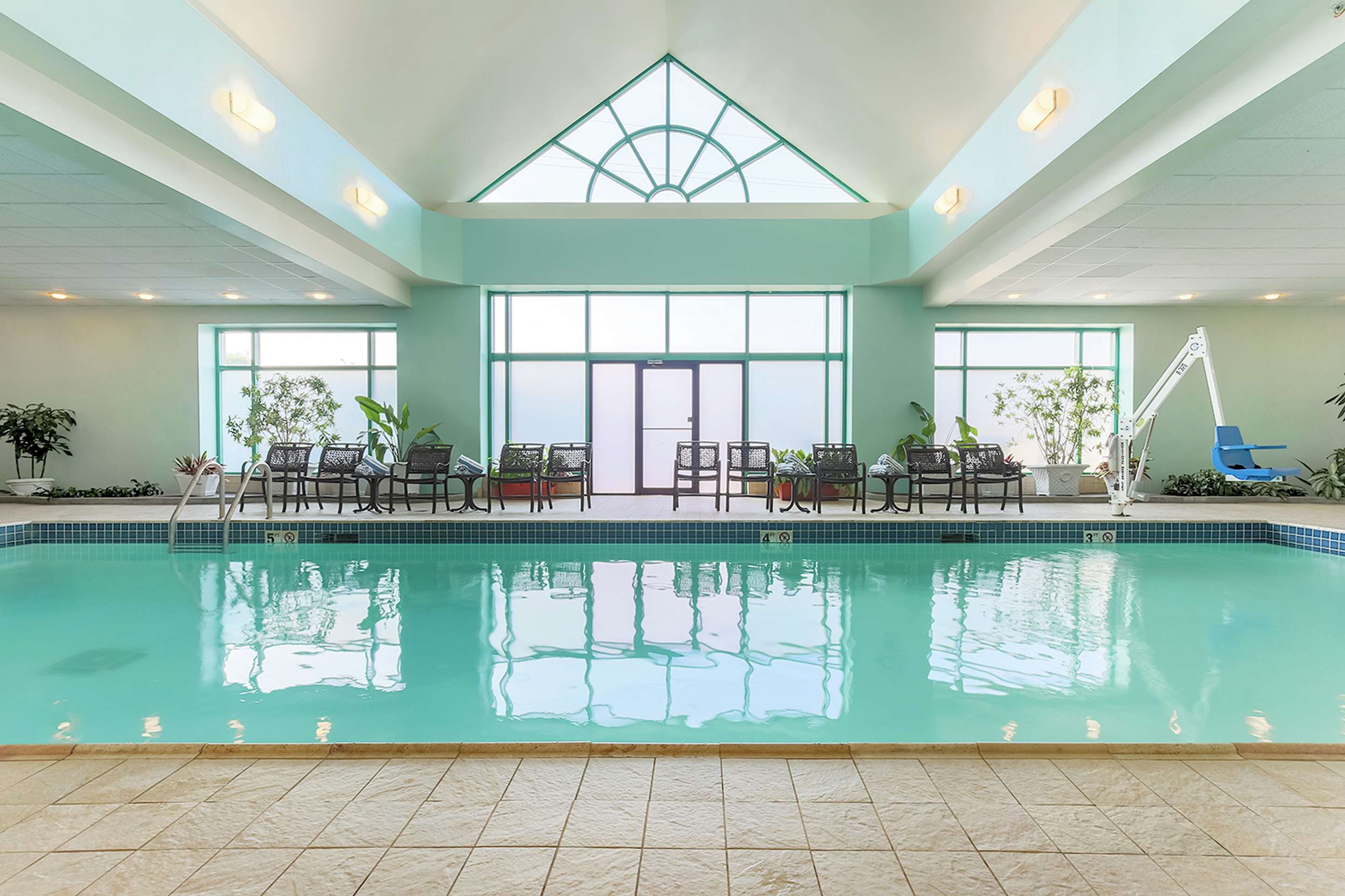Pool | Embassy Suites by Hilton Chicago Lombard Oak Brook