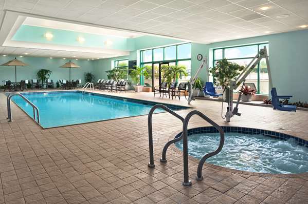 Pool - Embassy Suites Oak Brook Lombard