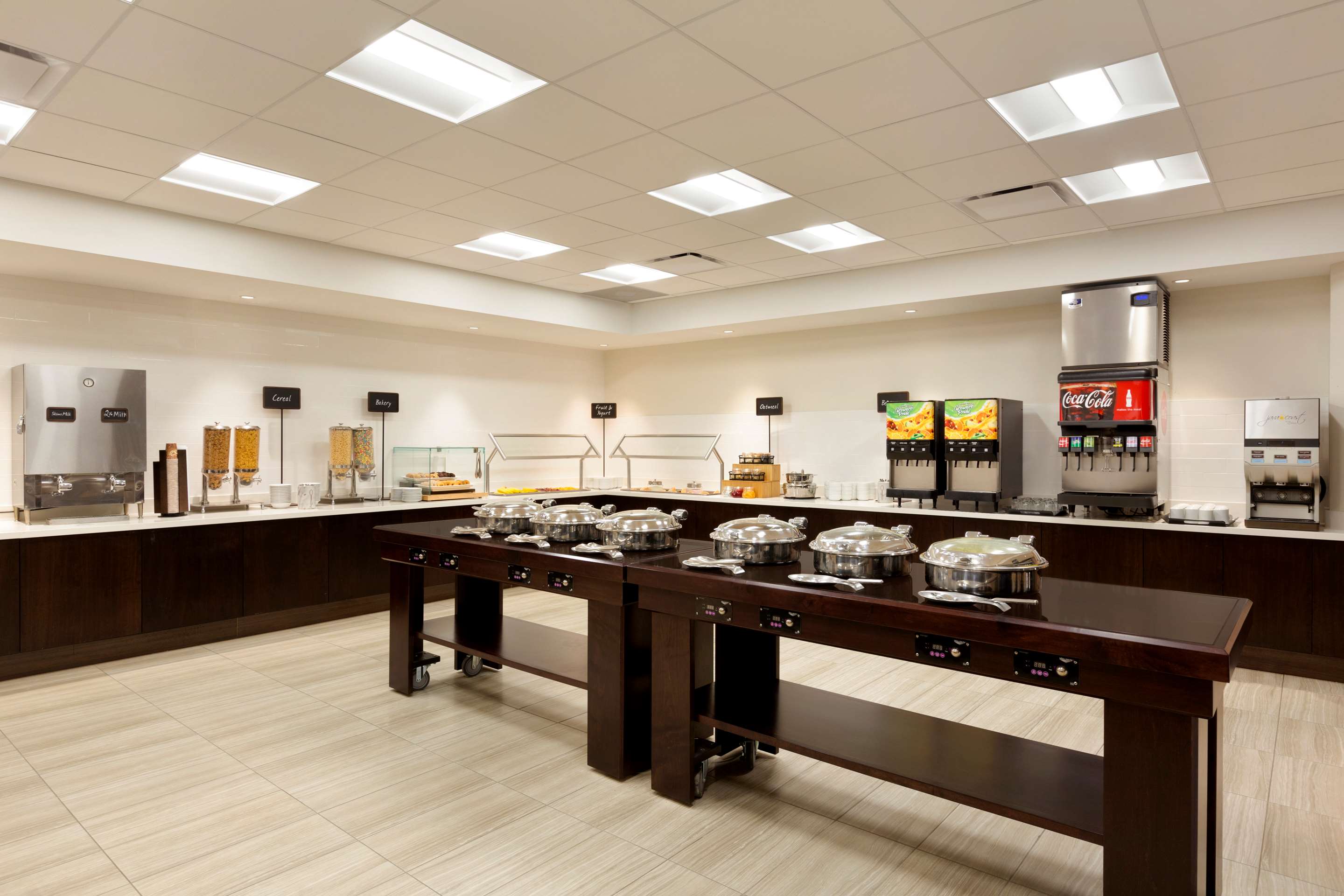 Breakfast Area | Embassy Suites by Hilton Chicago Lombard Oak Brook